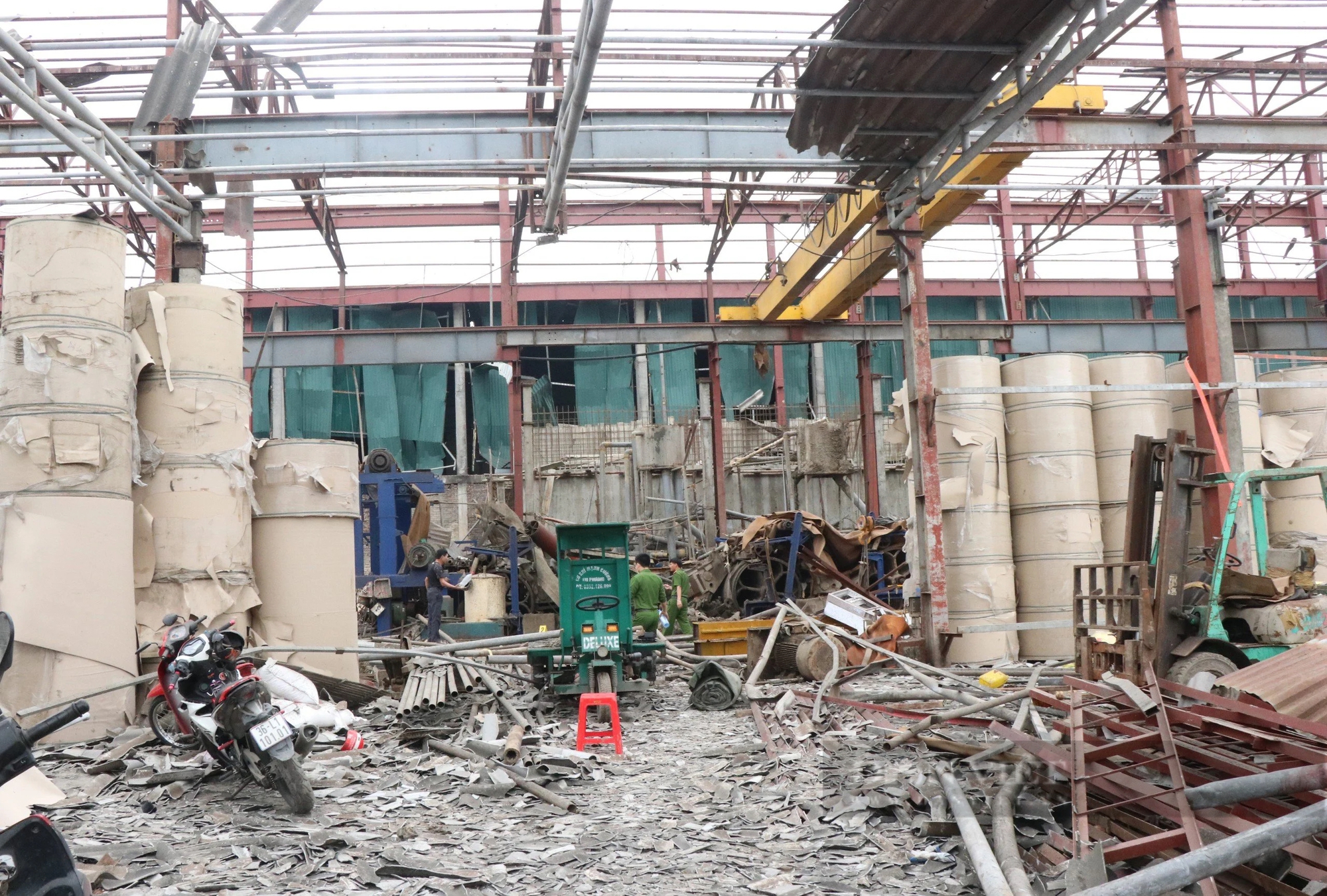 Hiện trường tan hoang sau vụ nổ khiến 1 người tử vong, 2 người bị thương tại khu công nghiệp ở Bắc Ninh- Ảnh 4.