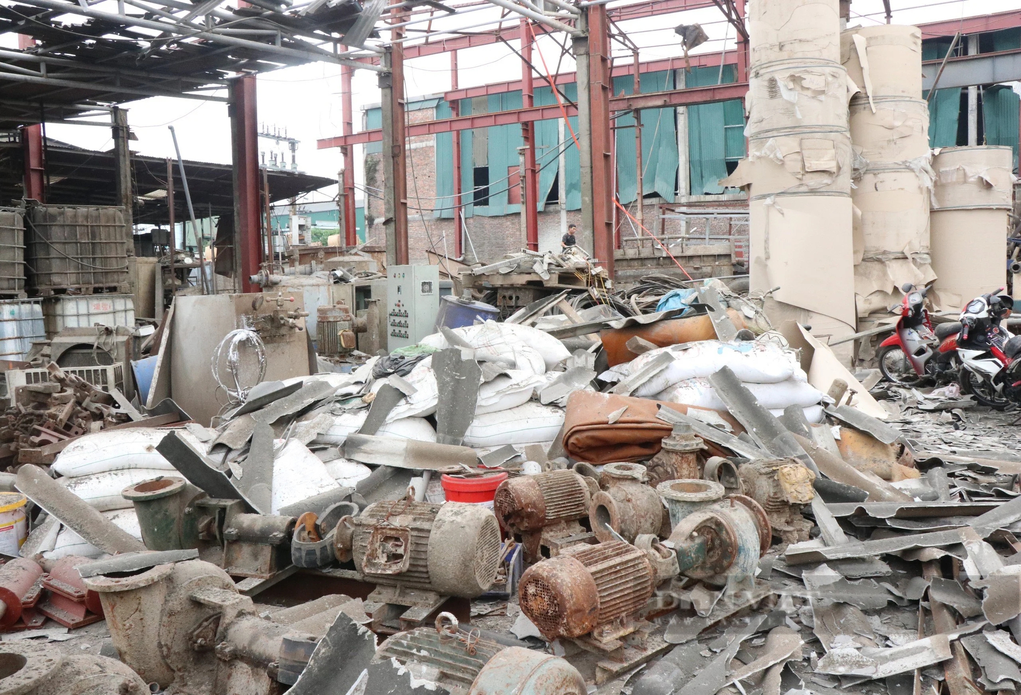 Hiện trường tan hoang sau vụ nổ khiến 1 người tử vong, 2 người bị thương tại khu công nghiệp ở Bắc Ninh- Ảnh 5.