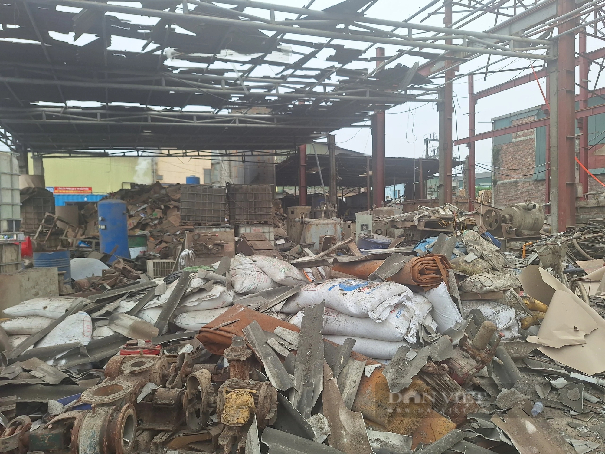 Hiện trường tan hoang sau vụ nổ khiến 1 người tử vong, 2 người bị thương tại khu công nghiệp ở Bắc Ninh- Ảnh 7.