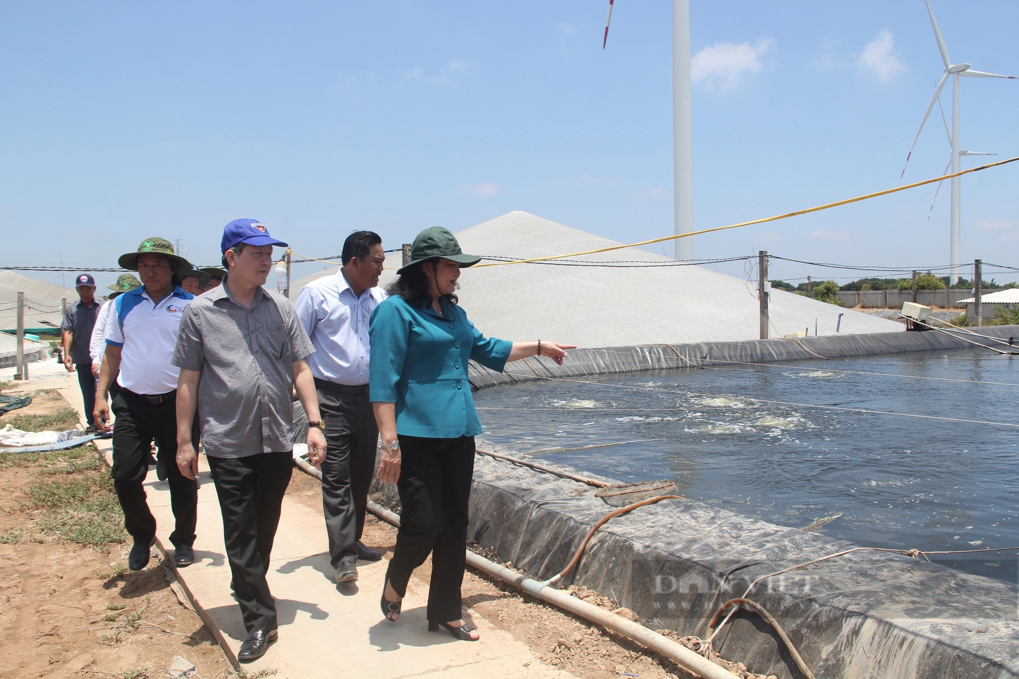 Chủ tịch Hội NDVN Lương Quốc Đoàn thăm mô hình nuôi tôm công nghệ cao, CLB Nông dân tỷ phú ở Bến Tre- Ảnh 2.
