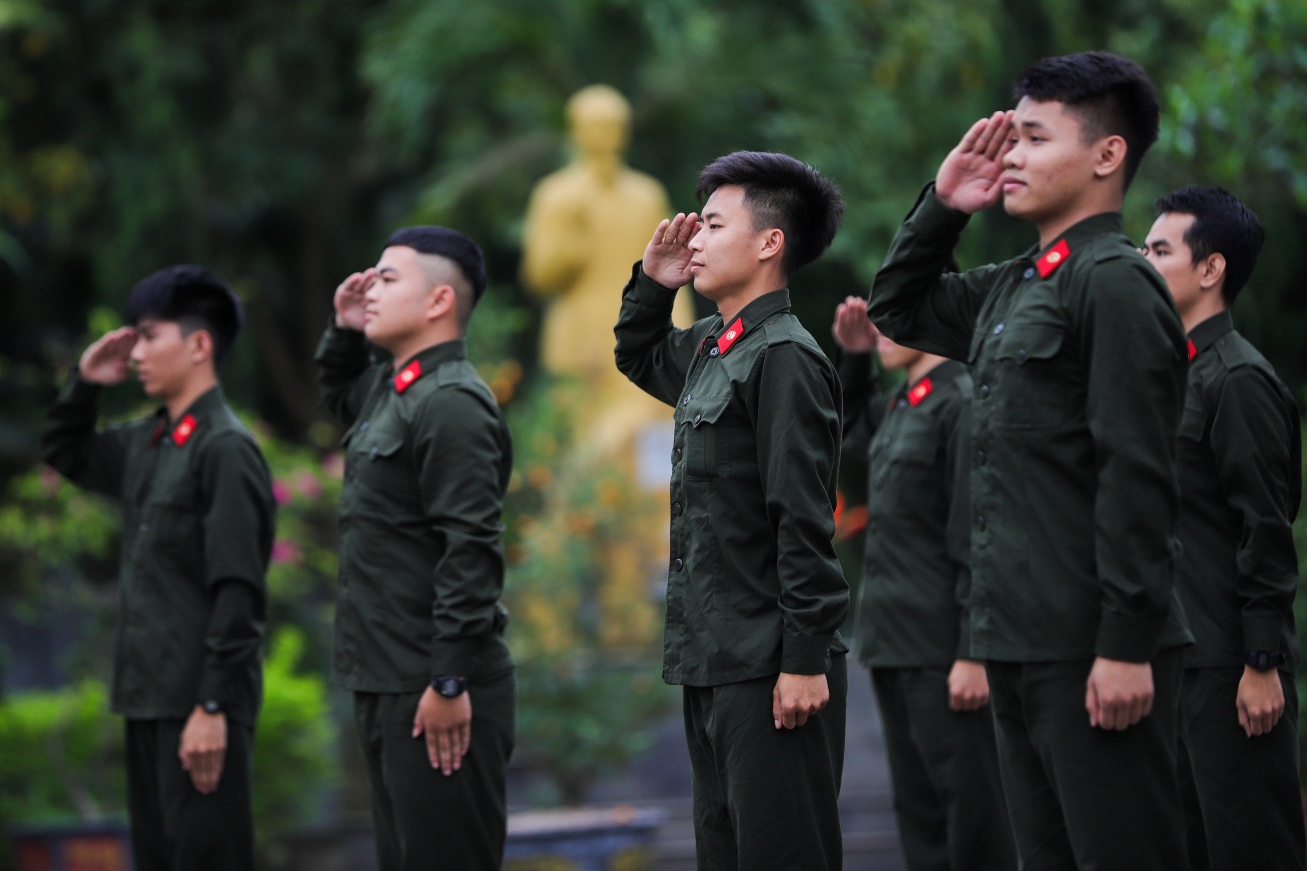 Hơn 100 chiến sĩ công an ở Hà Nội xếp hình cờ Tổ quốc và bản đồ Việt Nam- Ảnh 4.