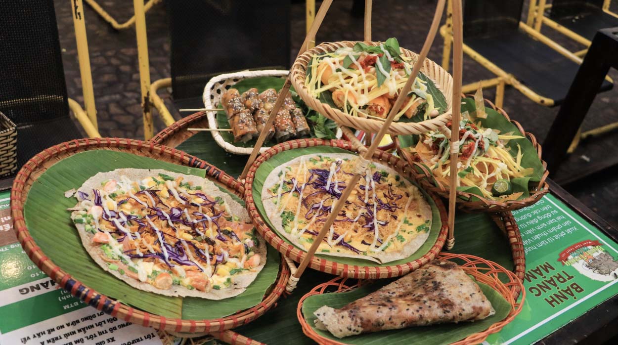 Đến thành phố hoa lệ bậc nhất Việt Nam, thưởng thức những món ăn dân dã này- Ảnh 4.