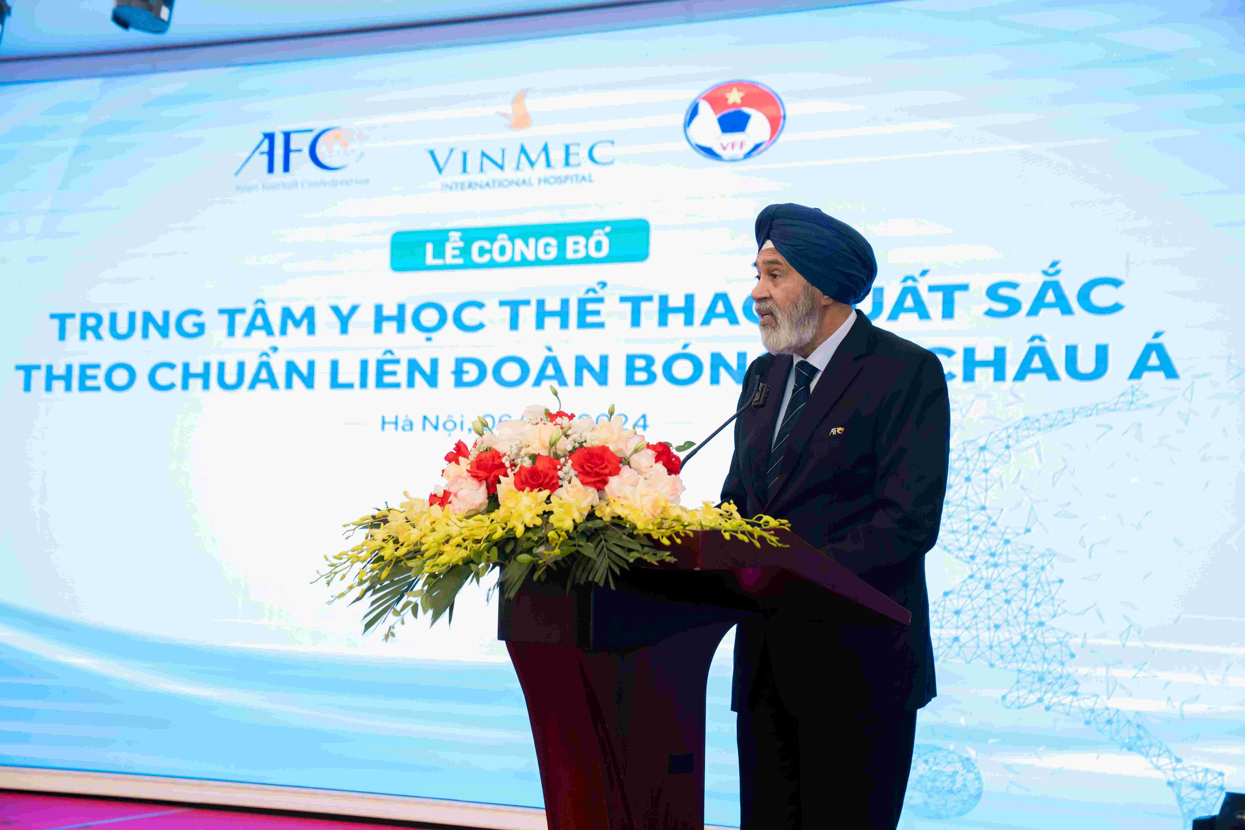 Chủ tịch Hội đồng Y học của Liên đoàn bóng đá châu Á – Tiến sĩ Dato’ Gurcharan Singh chia sẻ tại Lễ công bố chứng nhận.