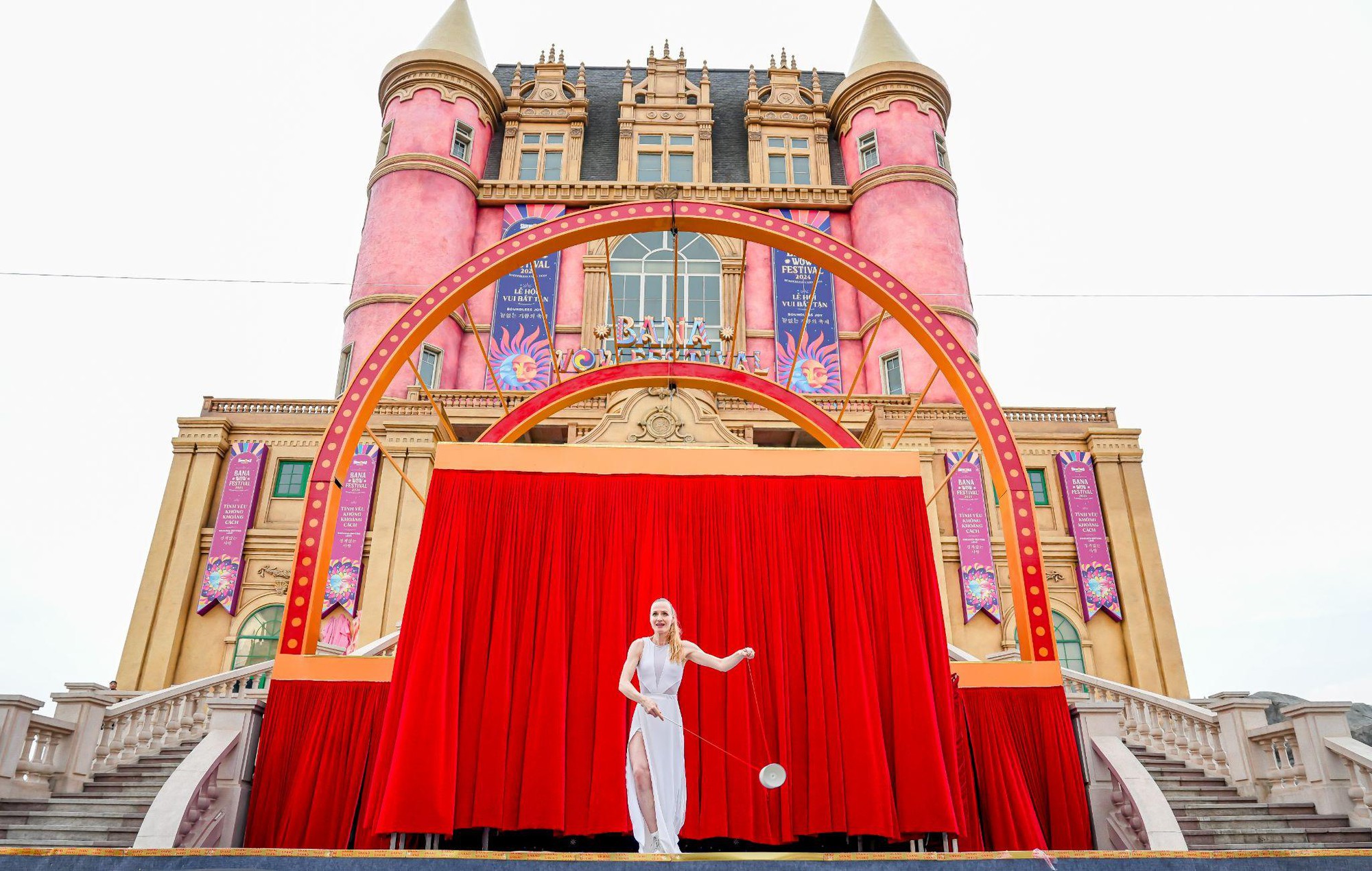Nữ hoàng môn diabolo Lena Koehn của đoàn Cirque du Soleil danh giá xác nhận  tham gia chuỗi sự kiện khủng nhất mùa hè- Ảnh 4.