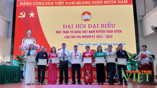 Mặt trận Tổ quốc Việt Nam huyện Than Uyên tiếp tục hỗ trợ người nghèo vươn lên thoát nghèo bền vững- Ảnh 3.