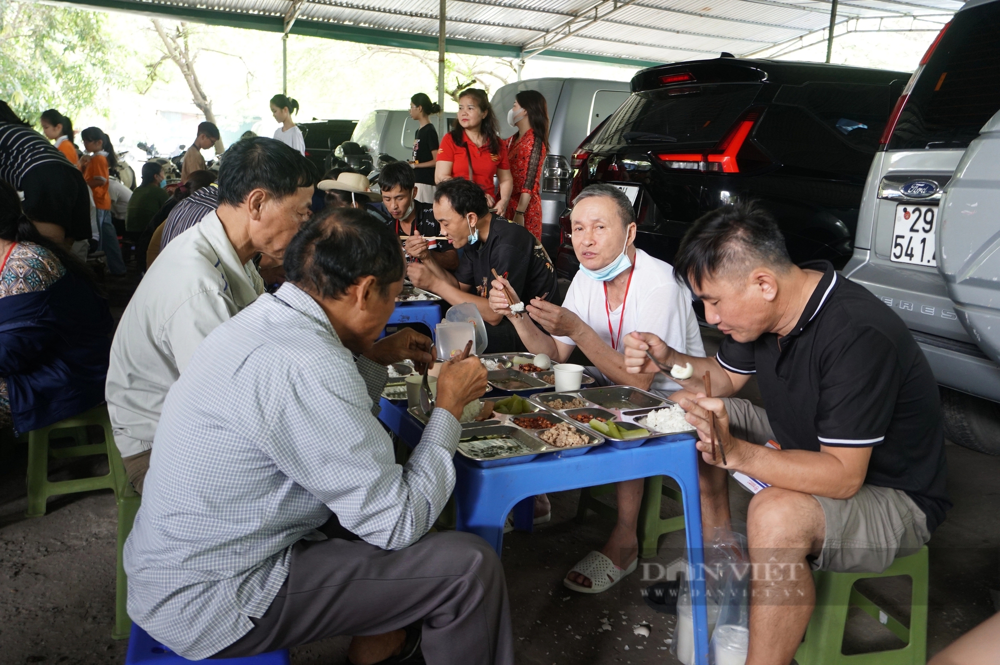 Phiên Chợ Trái Tim là 