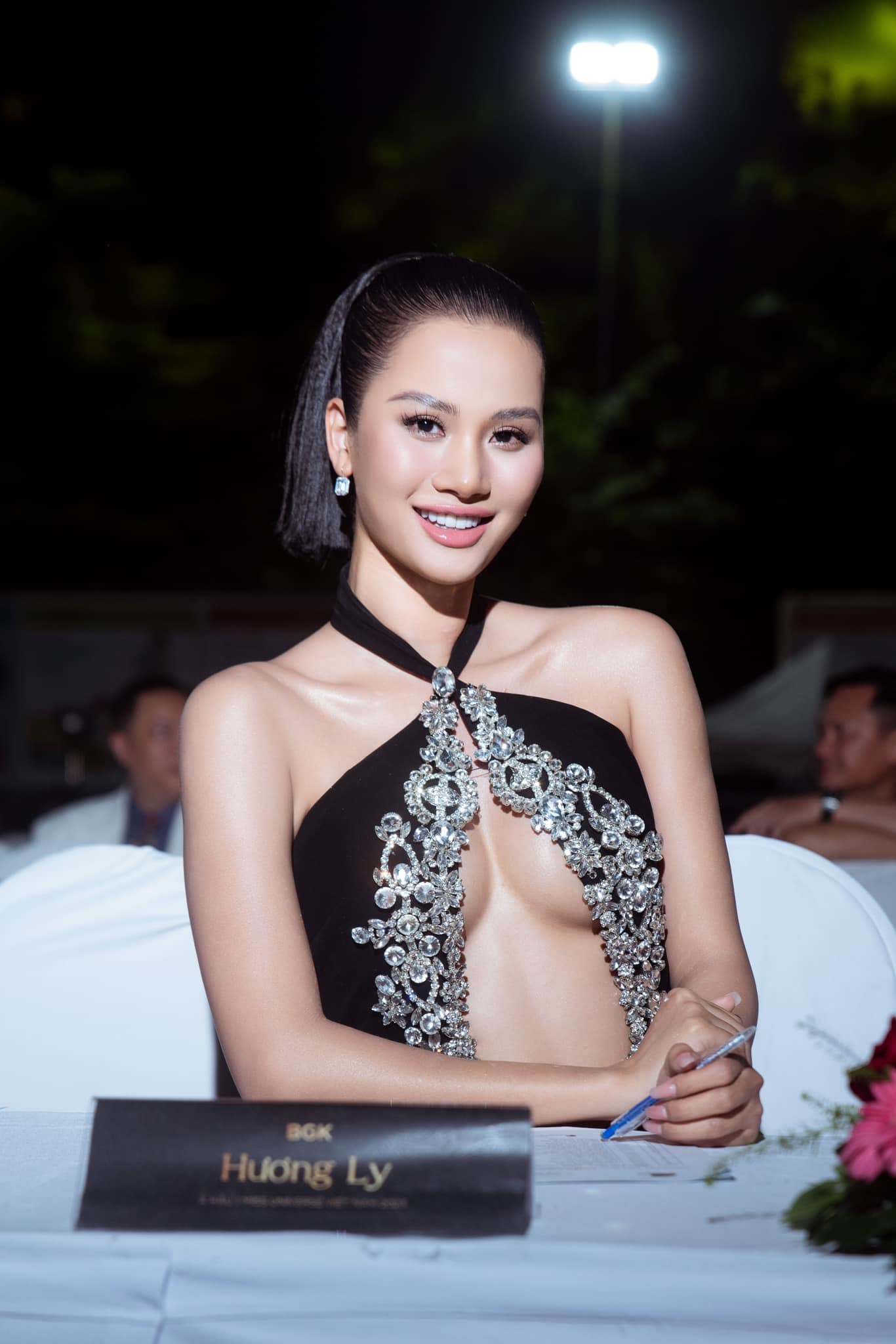 Hương Ly: Hành trình từ mỹ nhân 10 năm chăn trâu đến "người phụ nữ quyền lực" Miss Universe Vietnam- Ảnh 3.