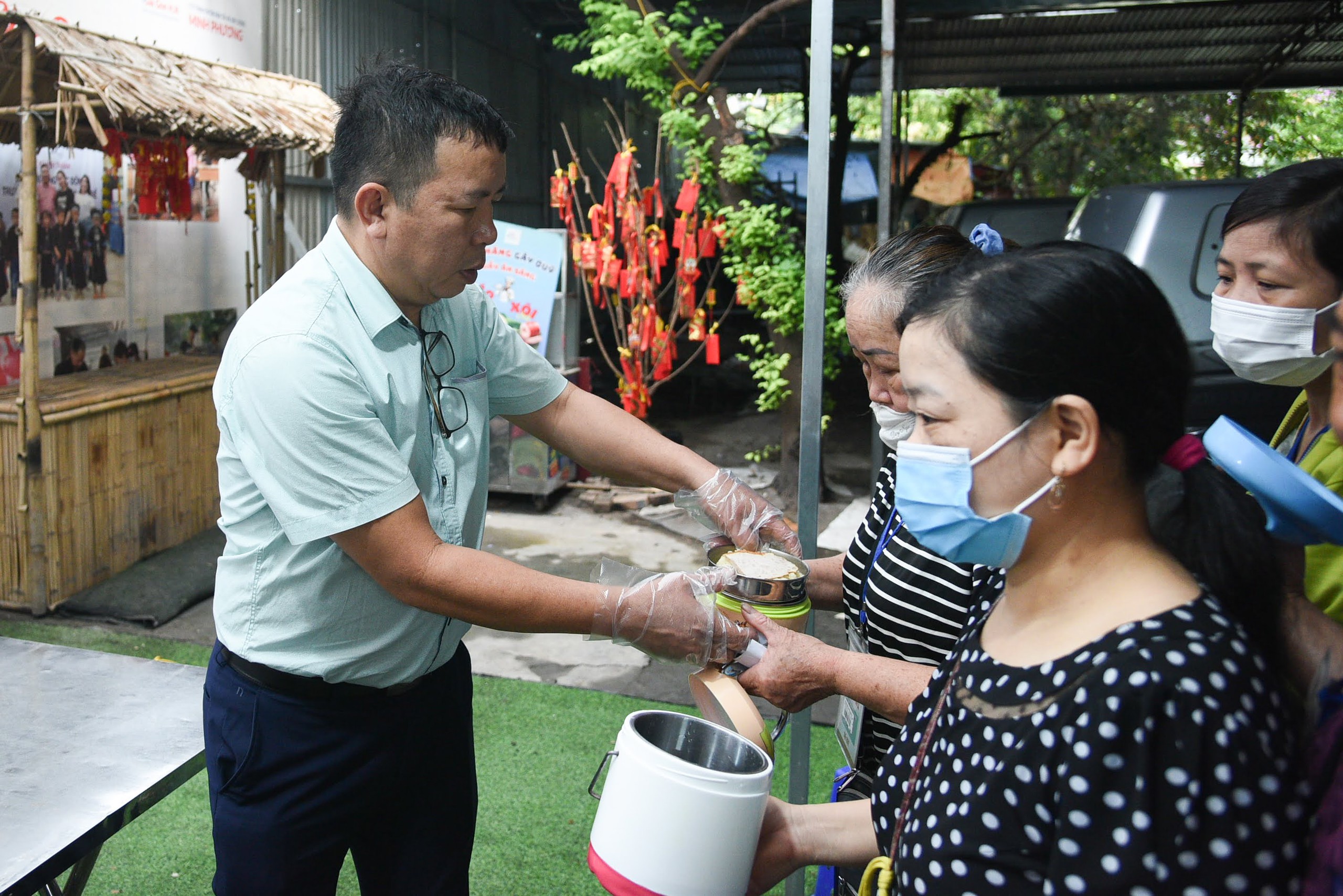 Phiên Chợ Trái Tim là 