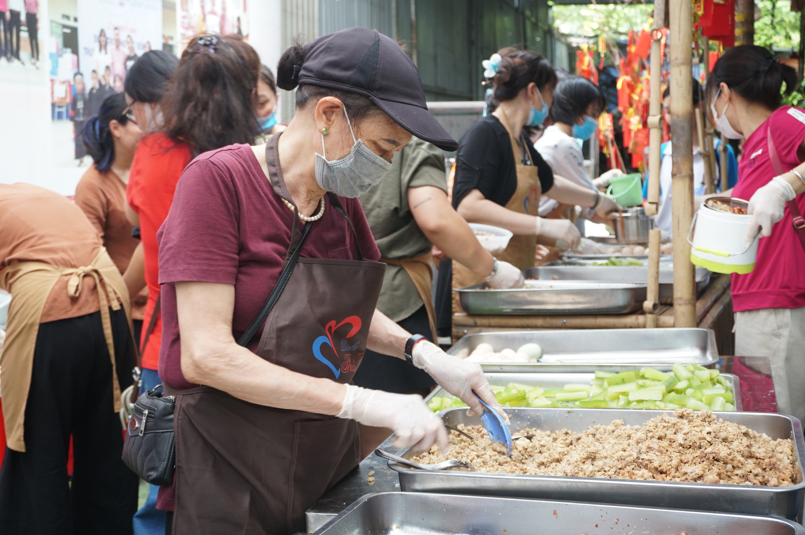 Phiên Chợ Trái Tim là 