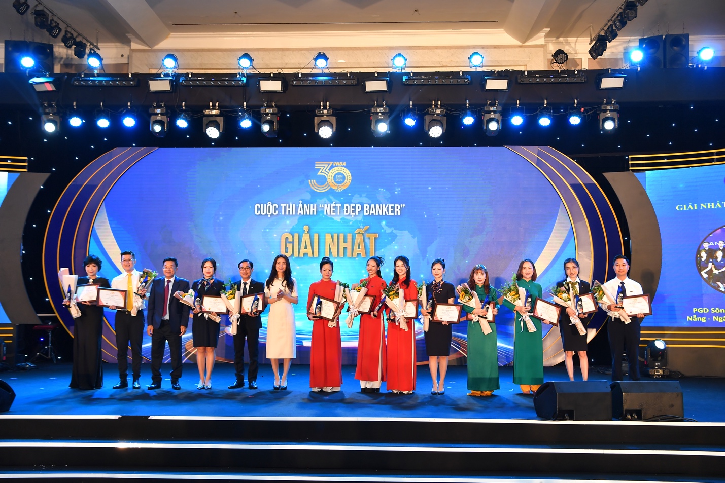 Vietcombank dẫn đầu ngành ngân hàng tại ba cuộc thi của Hiệp hội Ngân hàng Việt Nam- Ảnh 4.