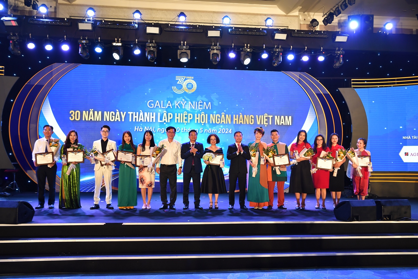 Vietcombank dẫn đầu ngành ngân hàng tại ba cuộc thi của Hiệp hội Ngân hàng Việt Nam- Ảnh 6.
