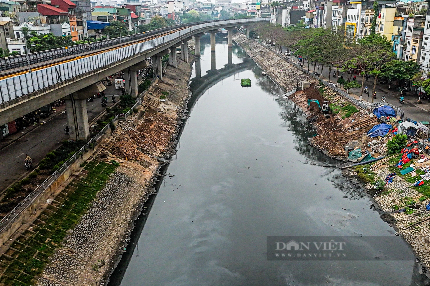Hình ảnh các họng xả thải, biến sông Tô Lịch thành cống nước đen lộ thiên giữa Thủ đô- Ảnh 7.