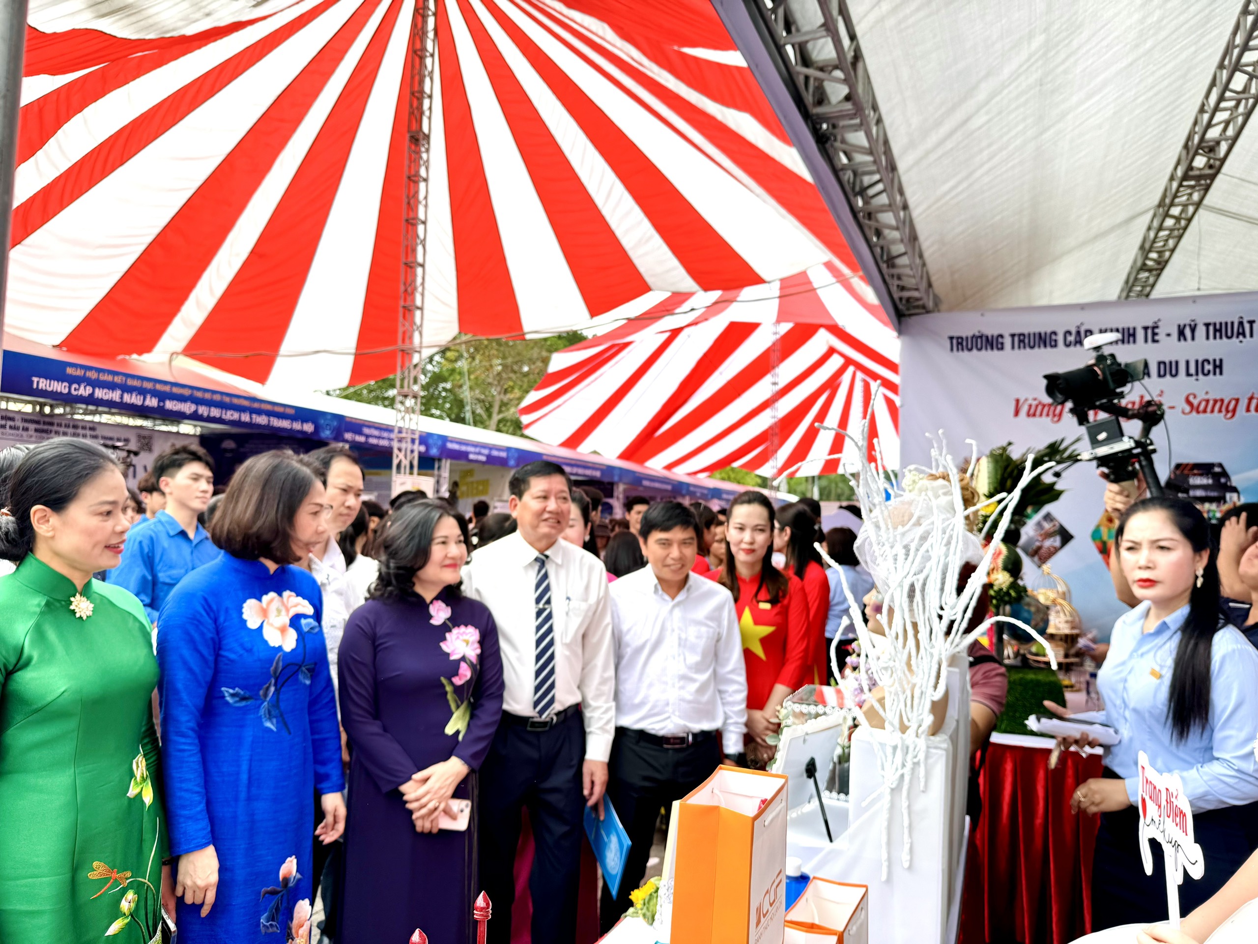 Hà Nội: Tổ chức ngày hội gắn kết giáo dục nghề nghiệp và thị trường lao động lớn nhất trong năm 2024- Ảnh 2.