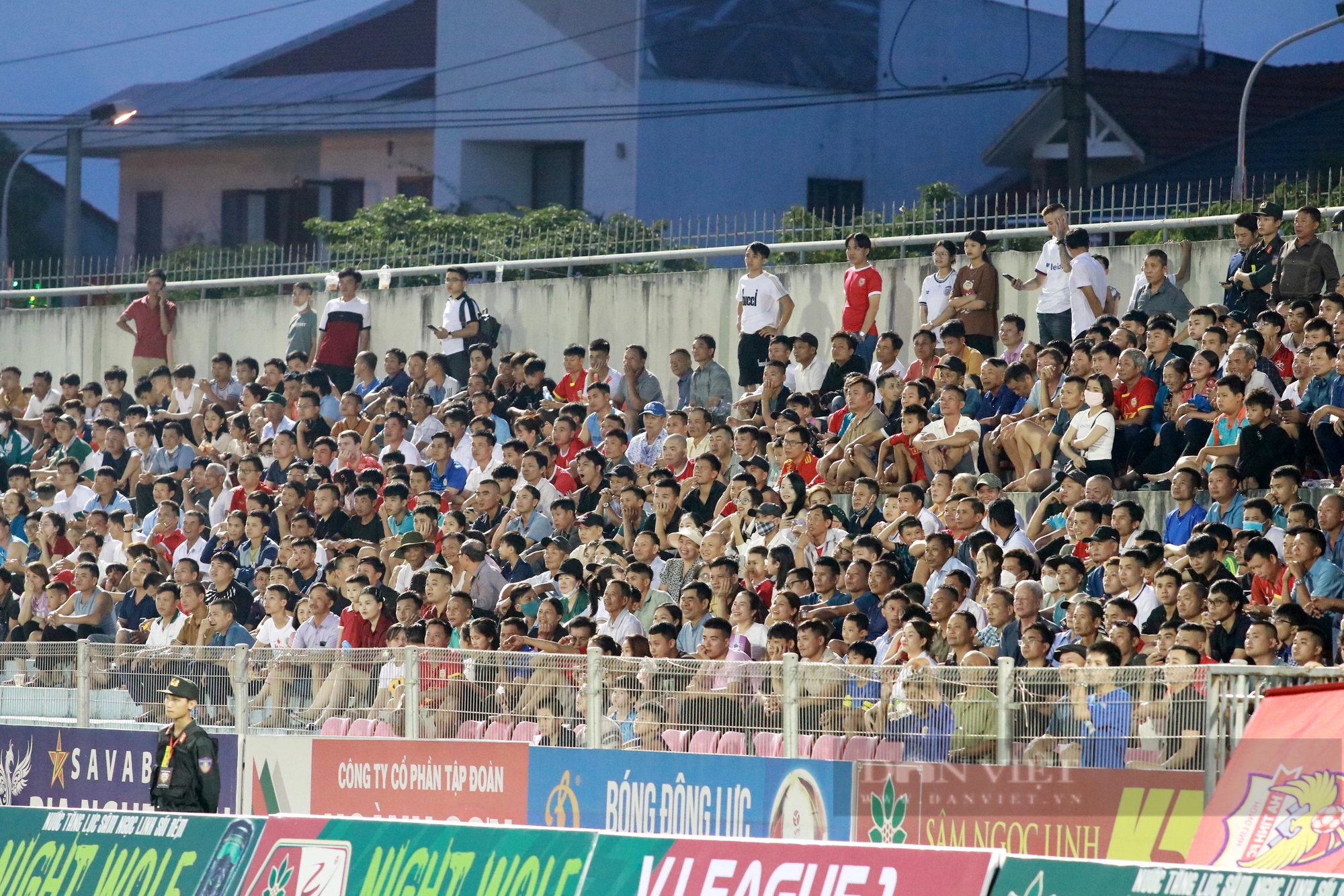 CĐV Hà Tĩnh “bùng nổ” khi đội nhà cầm hoà Hà Nội FC- Ảnh 3.
