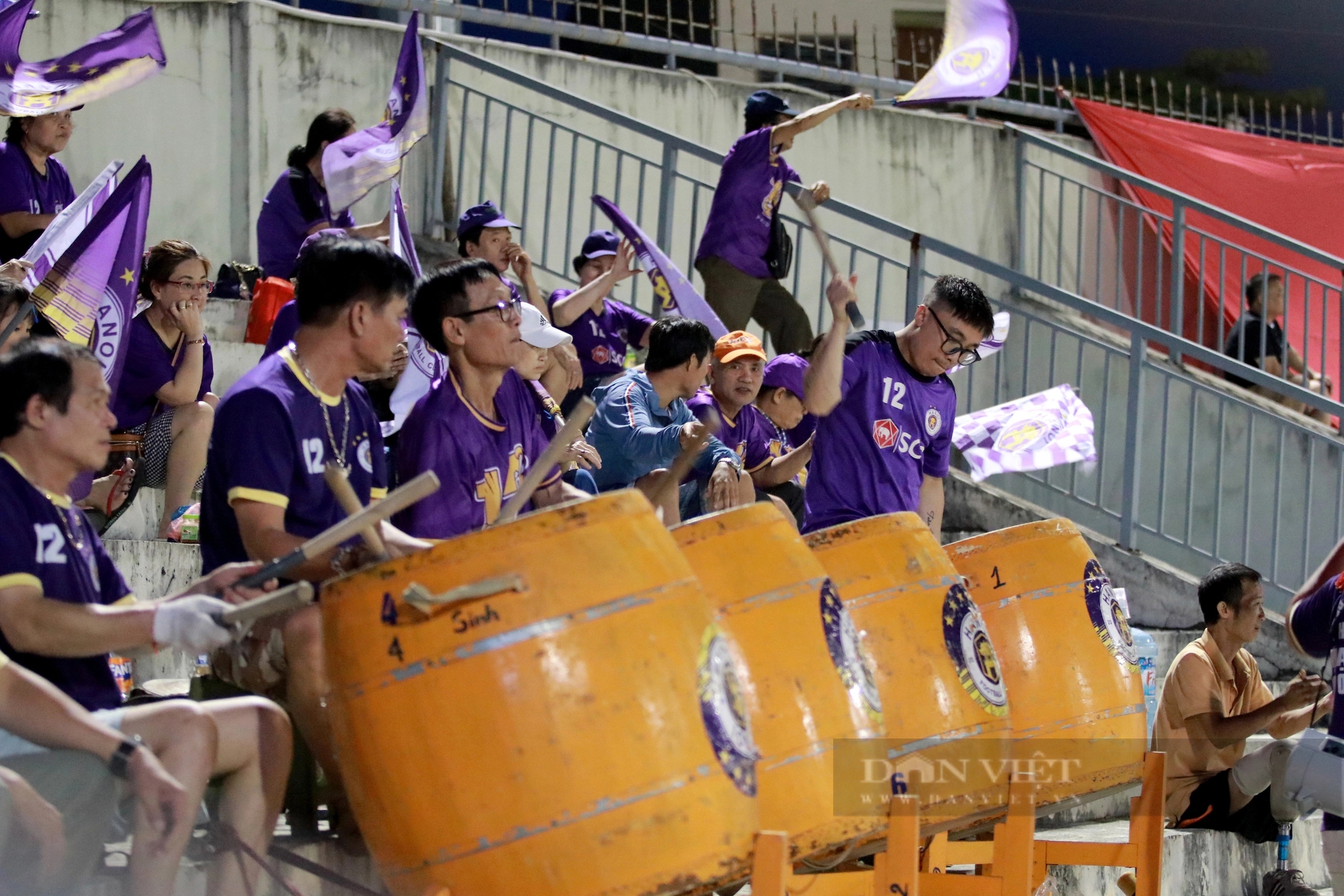 CĐV Hà Tĩnh “bùng nổ” khi đội nhà cầm hoà Hà Nội FC- Ảnh 7.