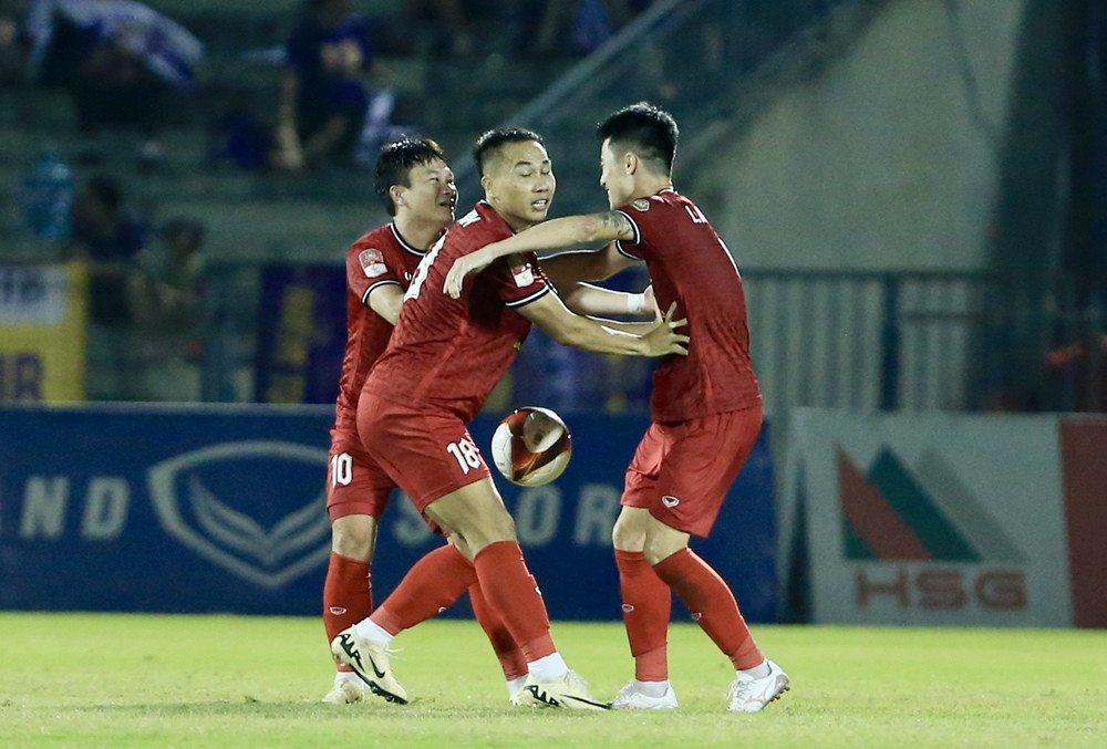 Hồng Lĩnh Hà Tĩnh quả cảm vượt khó, buộc Hà Nội FC chia điểm- Ảnh 2.