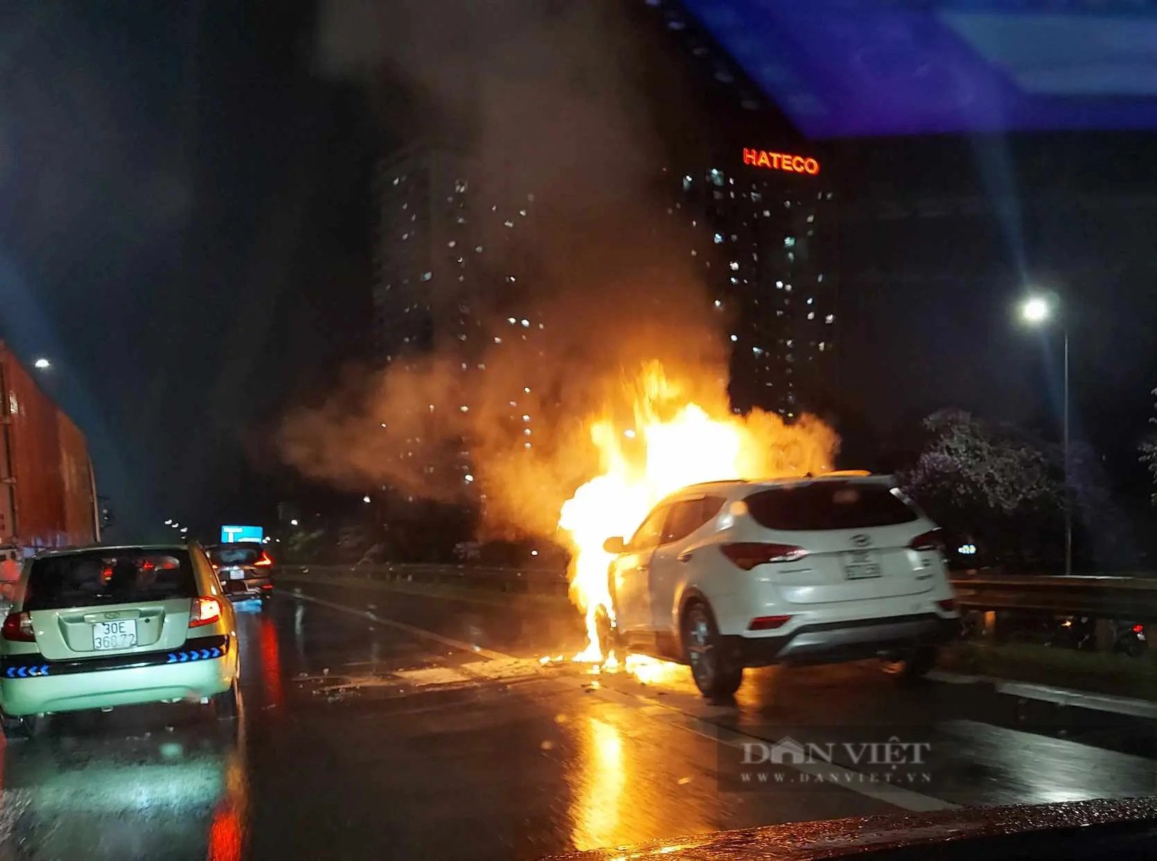 Xe Hyundai Santa Fe bốc cháy khi đang chạy dưới trời mưa: Chuyên gia phân tích gì?