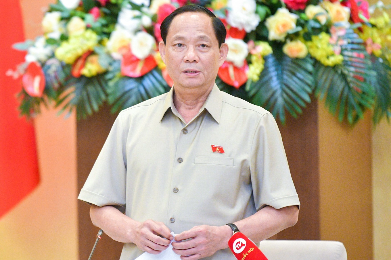 Phó Chủ tịch Quốc hội Trần Quang Phương: "Không lẽ cứ để giá vàng nhảy múa như thế"- Ảnh 1.
