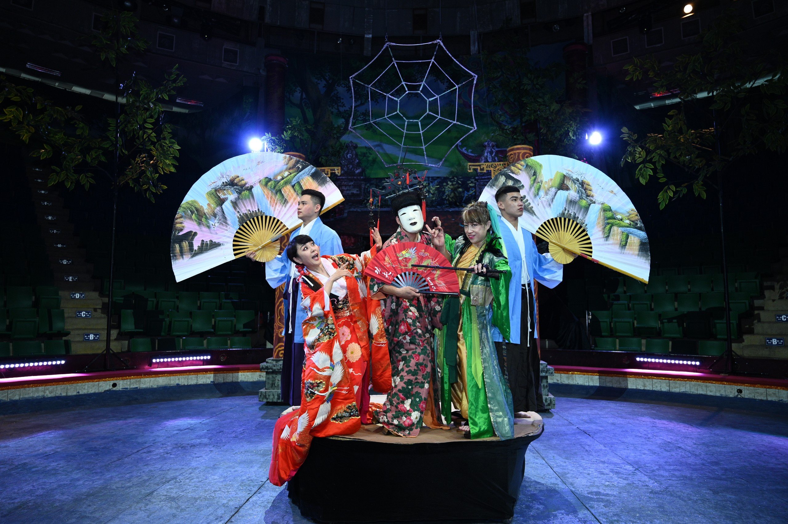 Cặp ảo thuật gia tài danh của Nhật Bản đến Việt Nam biểu diễn “Ninja Magic Show”- Ảnh 2.