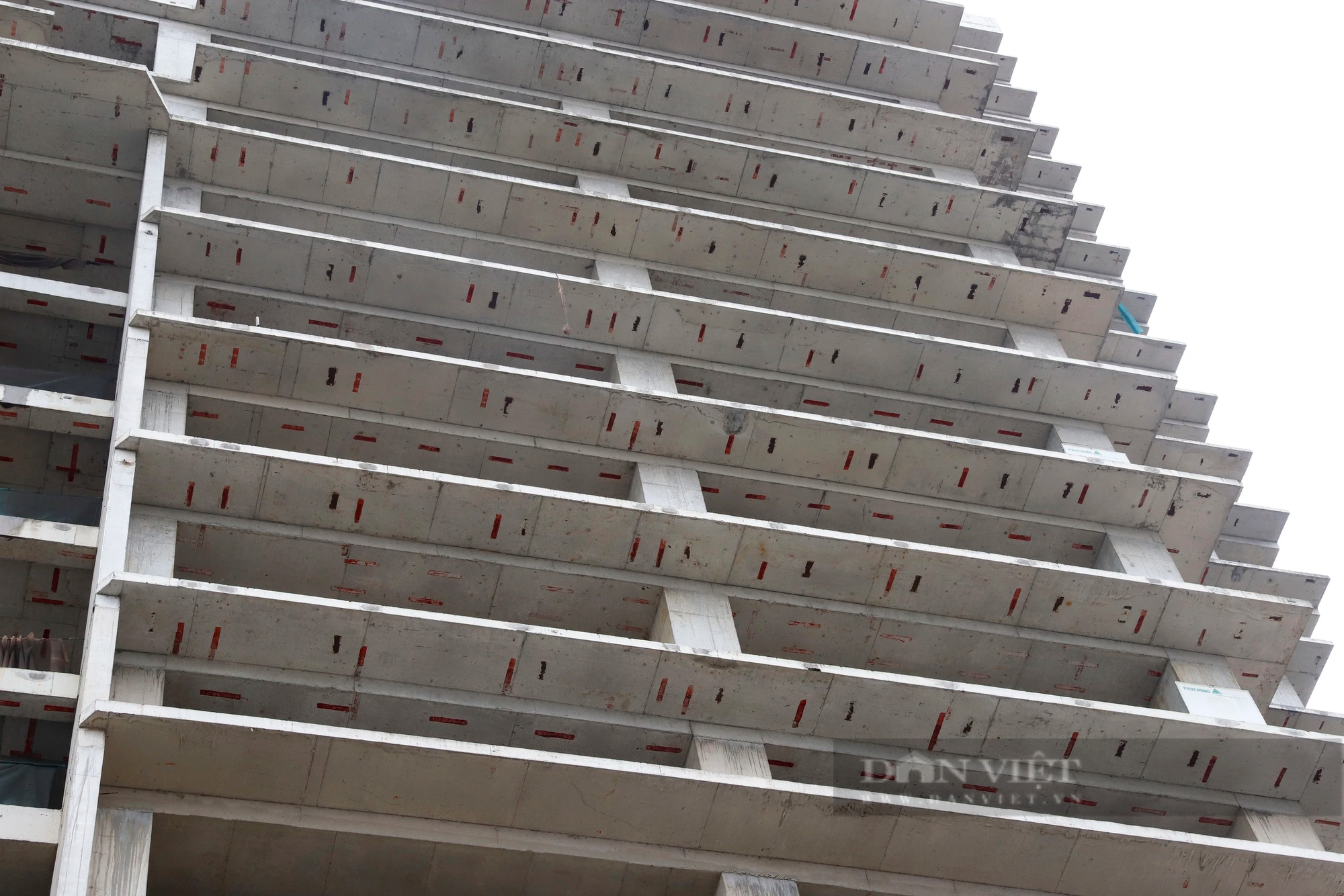 Vướng 200 tỷ để thay kính cường lực đảm bảo PCCC, dự án 13 năm vẫn là khối bê tông 28 tầng ở Hà Nội- Ảnh 6.
