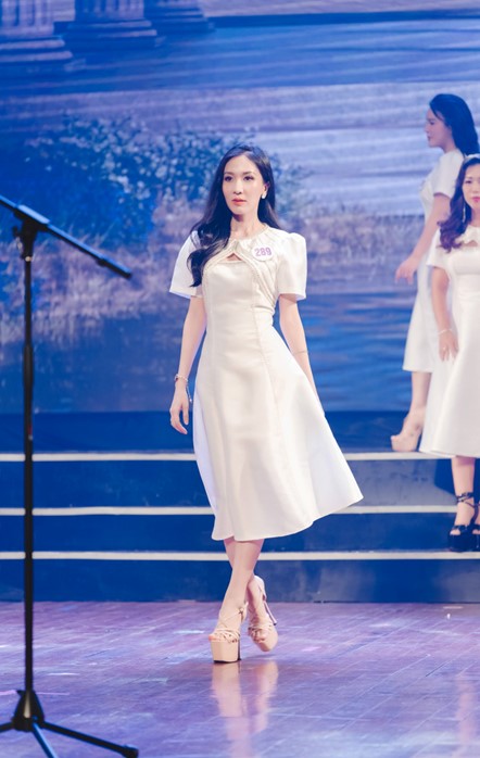 Á hậu Hương Ly làm giám khảo cuộc thi Hoa hậu Doanh nhân Quốc gia Việt Nam- Ảnh 9.