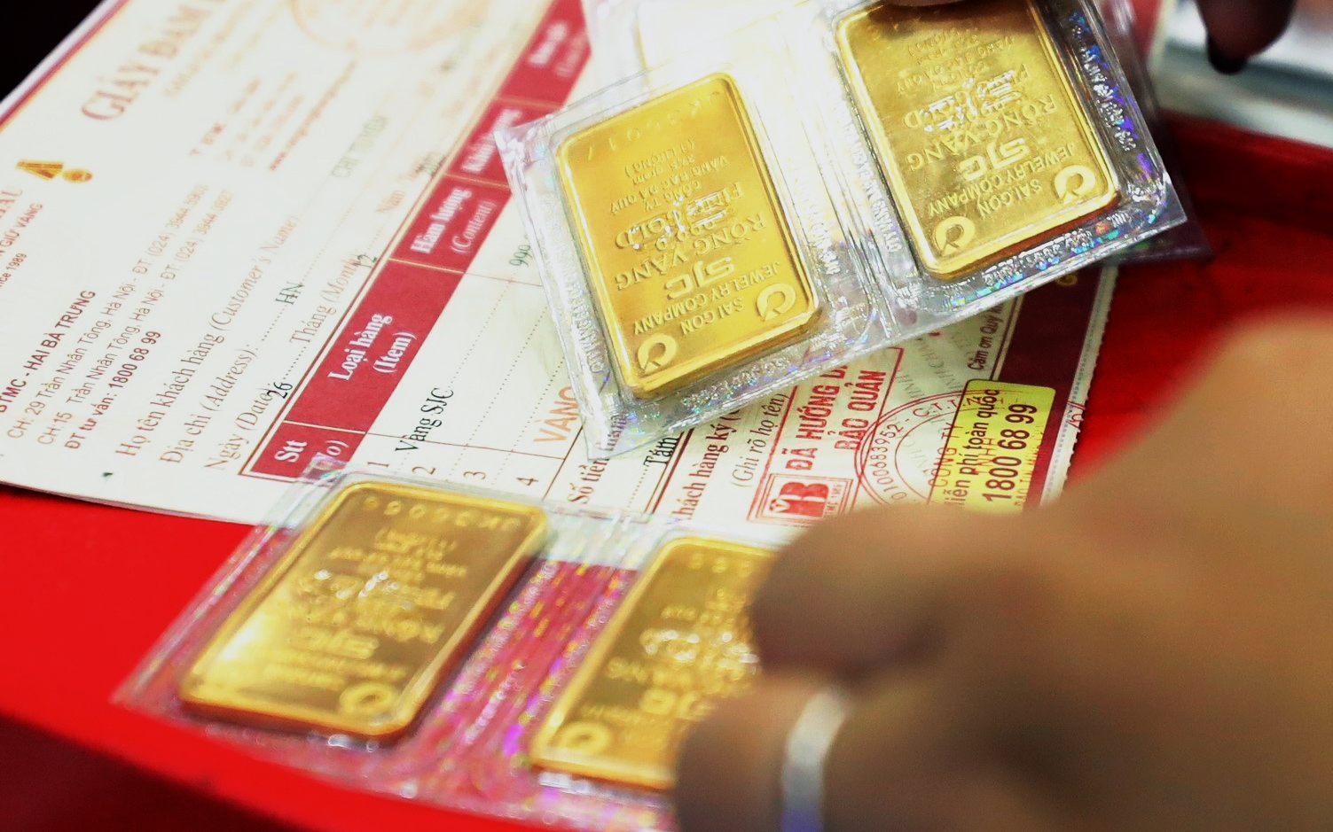 Ngân hàng Nhà nước khuyến cáo người dân thận trọng khi tham gia giao dịch vàng- Ảnh 1.