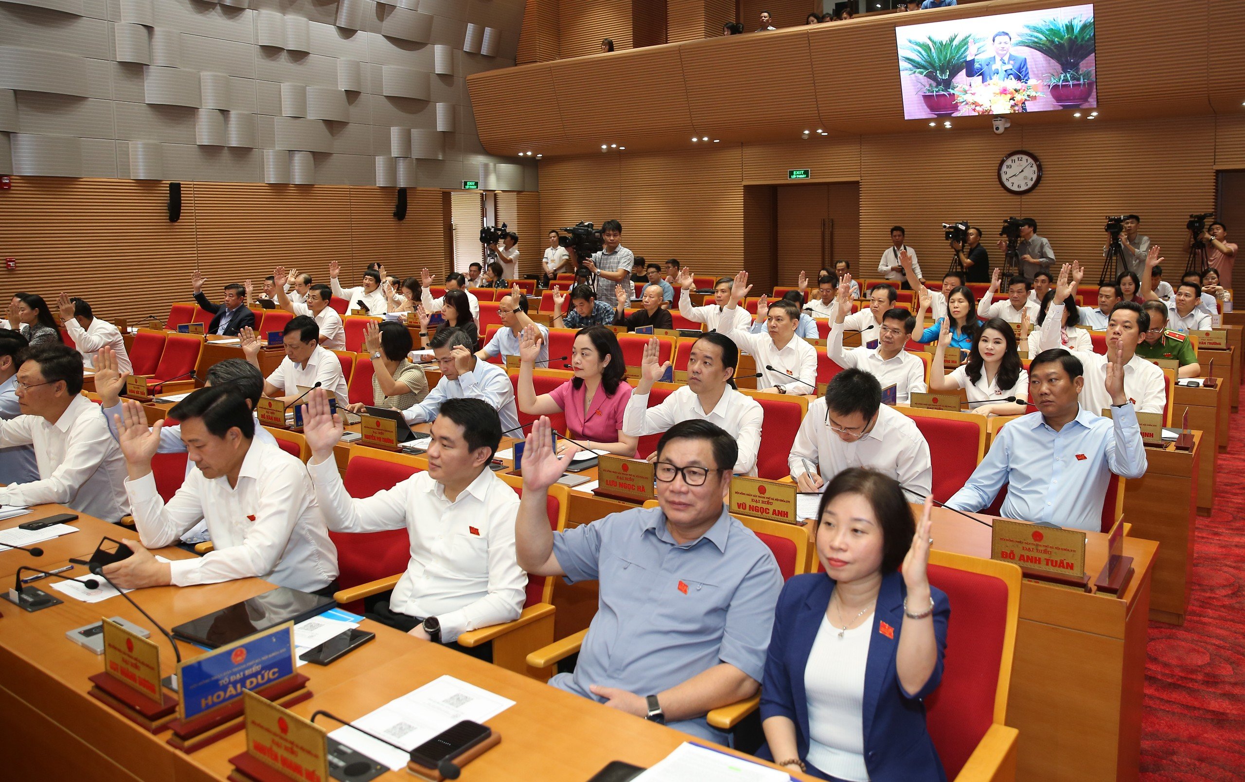 HĐND TP Hà Nội đồng ý không sáp nhập quận Hoàn Kiếm, giảm 61 xã, phường và lập thêm 2 quận mới- Ảnh 3.