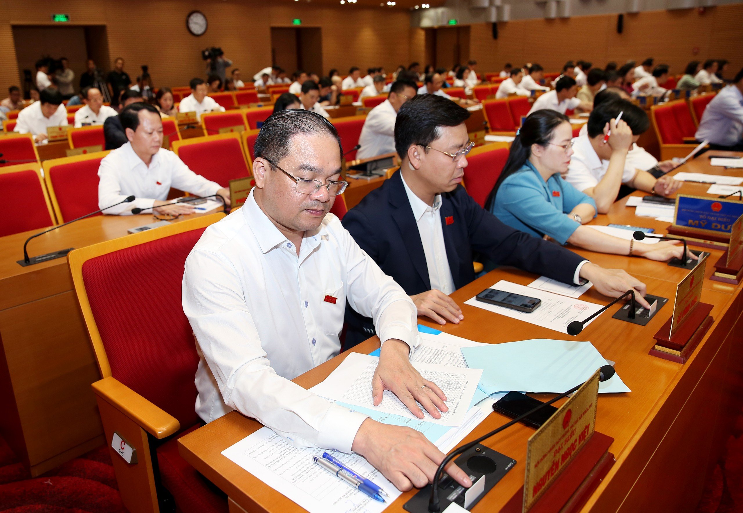 HĐND TP Hà Nội đồng ý không sáp nhập quận Hoàn Kiếm, giảm 61 xã, phường và lập thêm 2 quận mới- Ảnh 2.