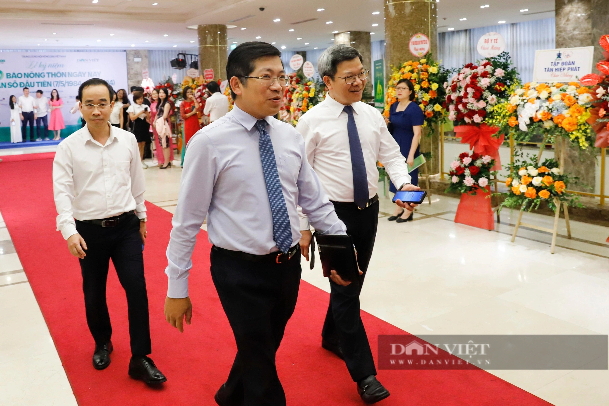 Hình ảnh lãnh đạo các bộ, ngành đến dự Lễ Kỷ niệm 40 năm Báo Nông thôn Ngày nay ra số đầu tiên- Ảnh 4.