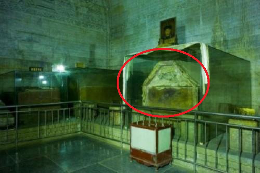 Bảo vật nào trong lăng mộ Càn Long khiến 4 kẻ “sở hữu” chết thảm khốc- Ảnh 3.