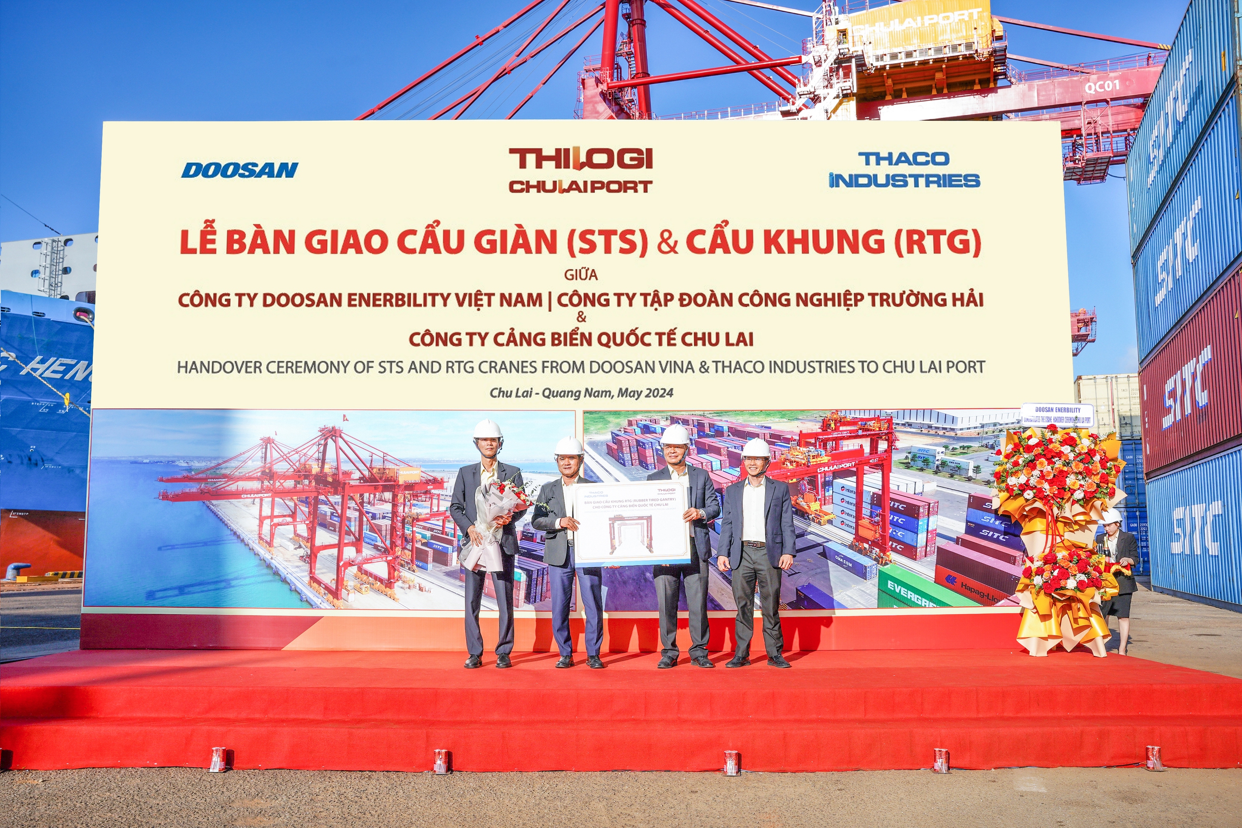 Hệ thống cẩu mới nâng tầm dịch vụ logistics tại cảng Chu Lai