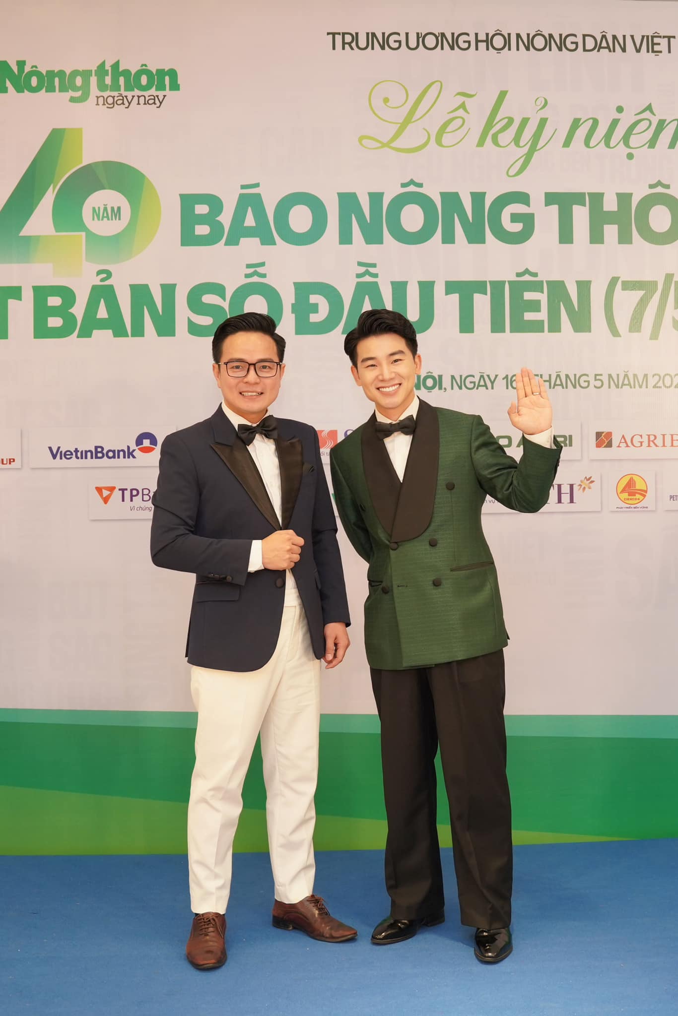 Ca sĩ Tuấn Dương gây ấn tượng mạnh với ca khúc nhạc sĩ Nguyễn Vĩnh Tiến sáng tác tặng báo Nông thôn Ngày nay- Ảnh 2.