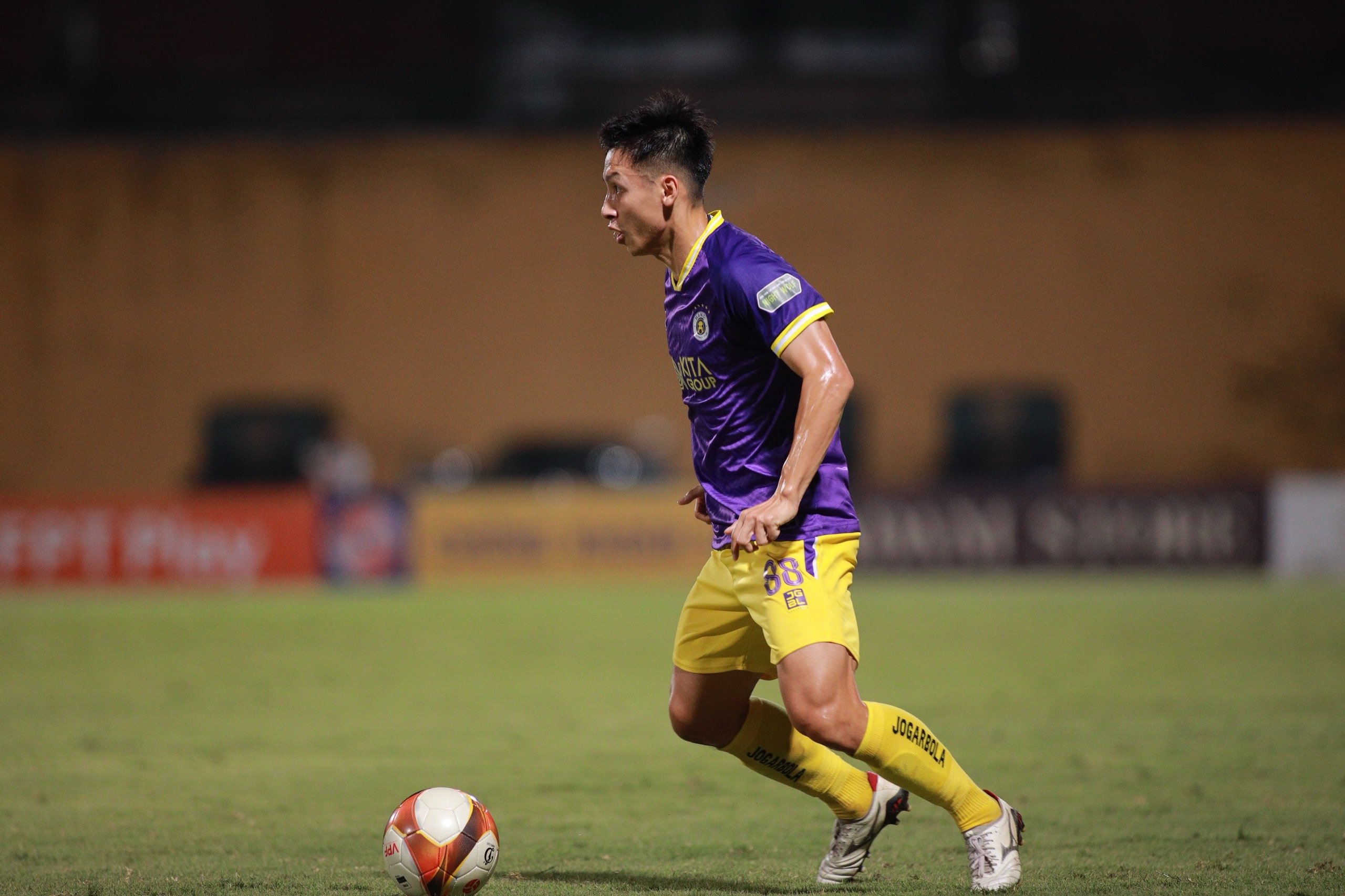 Minh Vương làm “quân sư” cho HLV Vũ Tiến Thành, HAGL vẫn thua Hà Nội FC- Ảnh 2.
