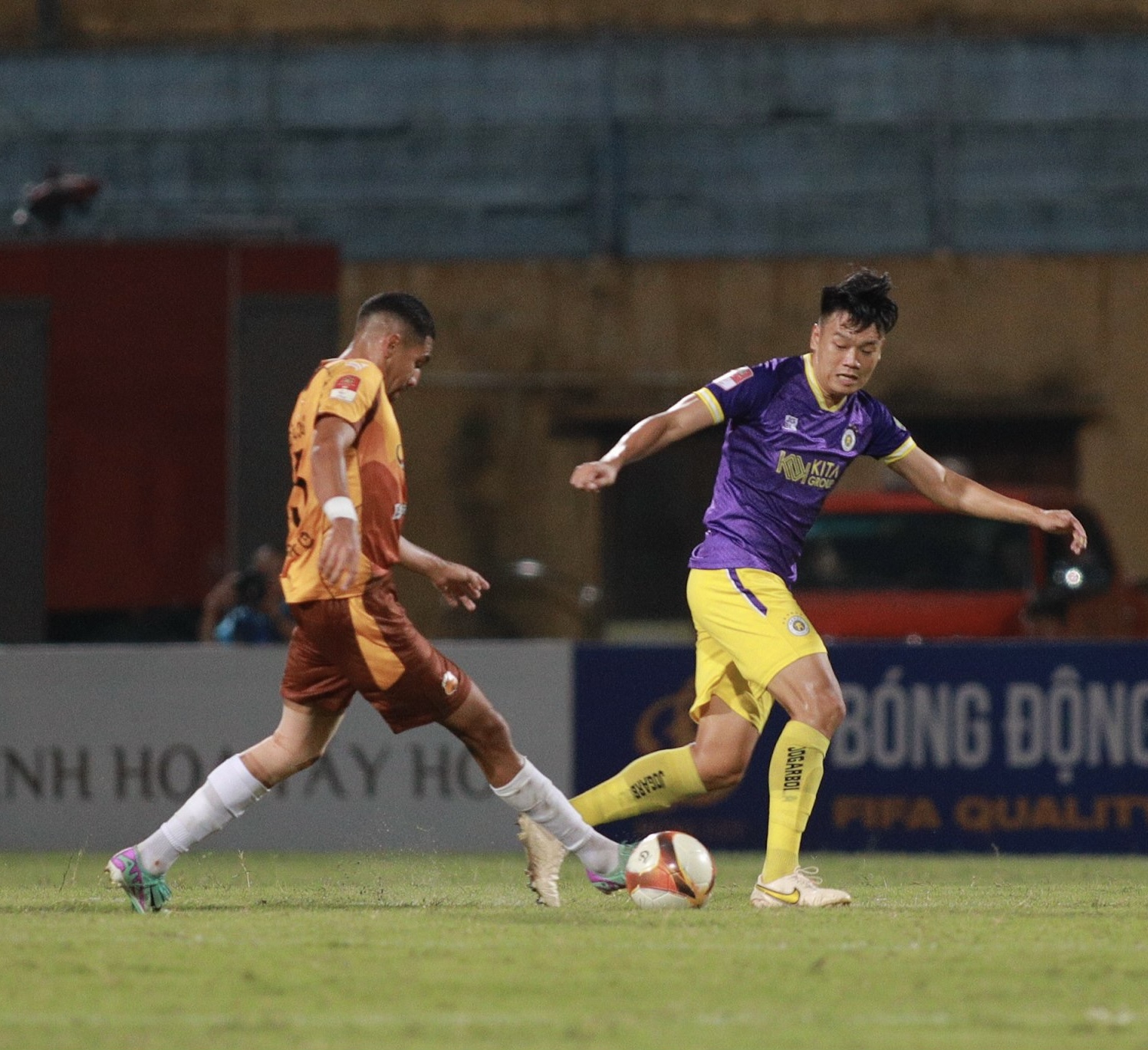 Minh Vương làm “quân sư” cho HLV Vũ Tiến Thành, HAGL vẫn thua Hà Nội FC- Ảnh 7.