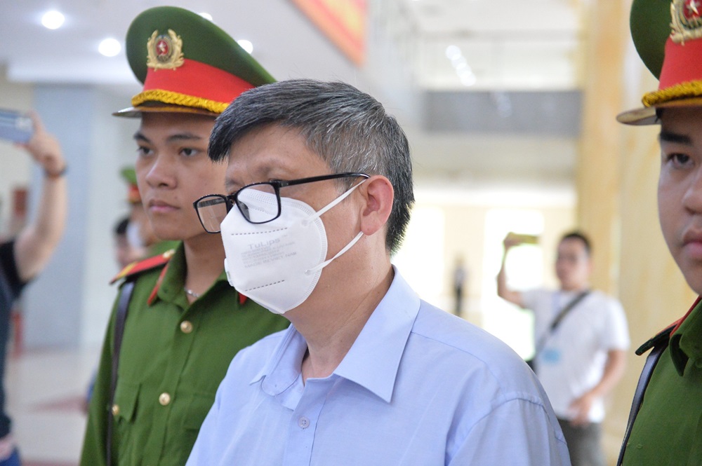 TIN NÓNG 24 GIỜ QUA: Cựu Bộ trưởng Nguyễn Thanh Long được giảm án; tin mới vụ cô gái ở Hà Nội bị đâm chết- Ảnh 1.