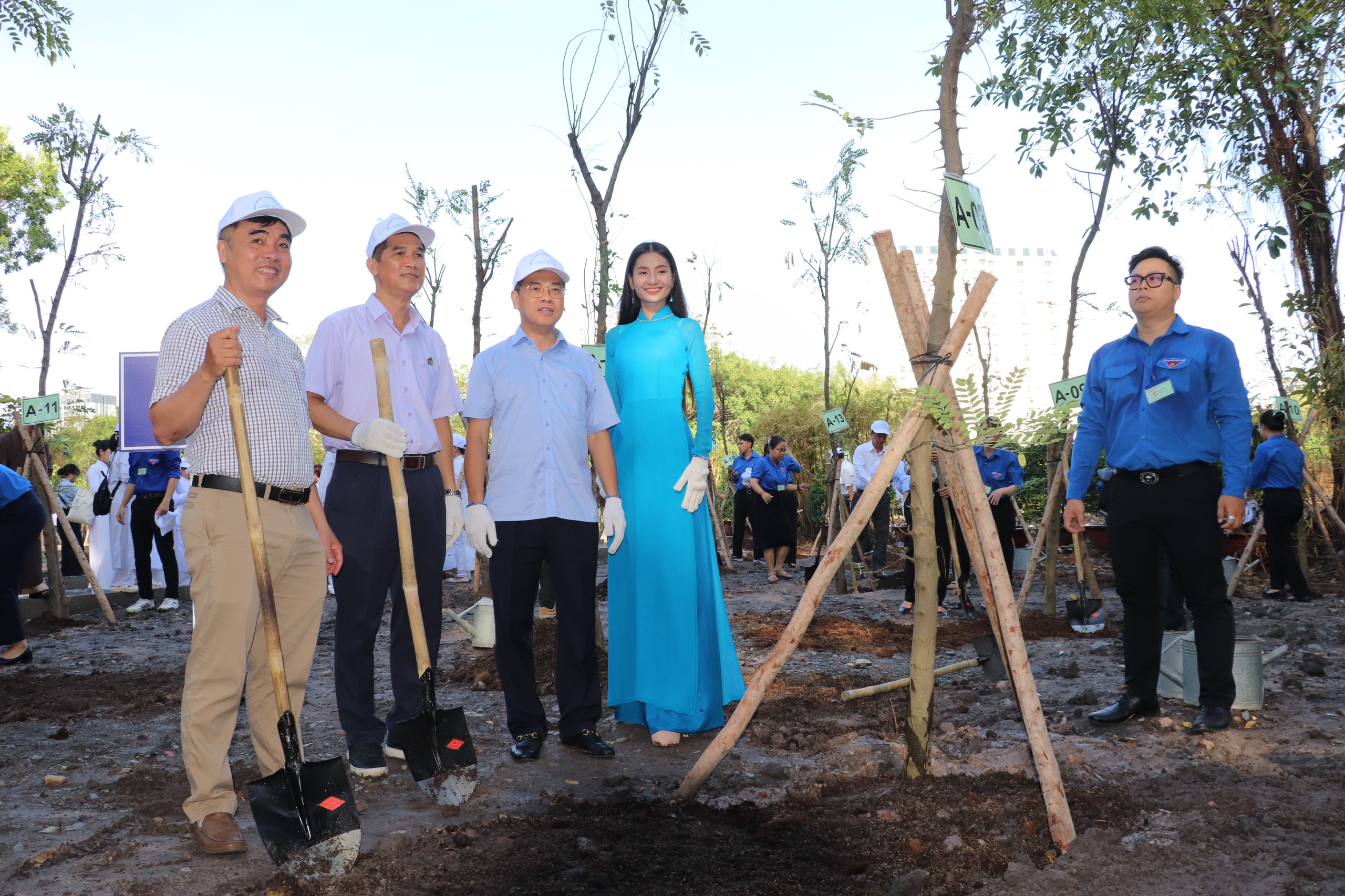 TP.HCM trồng mới 3.000 cây xanh trong ngày Tết trồng cây - Ảnh 1.