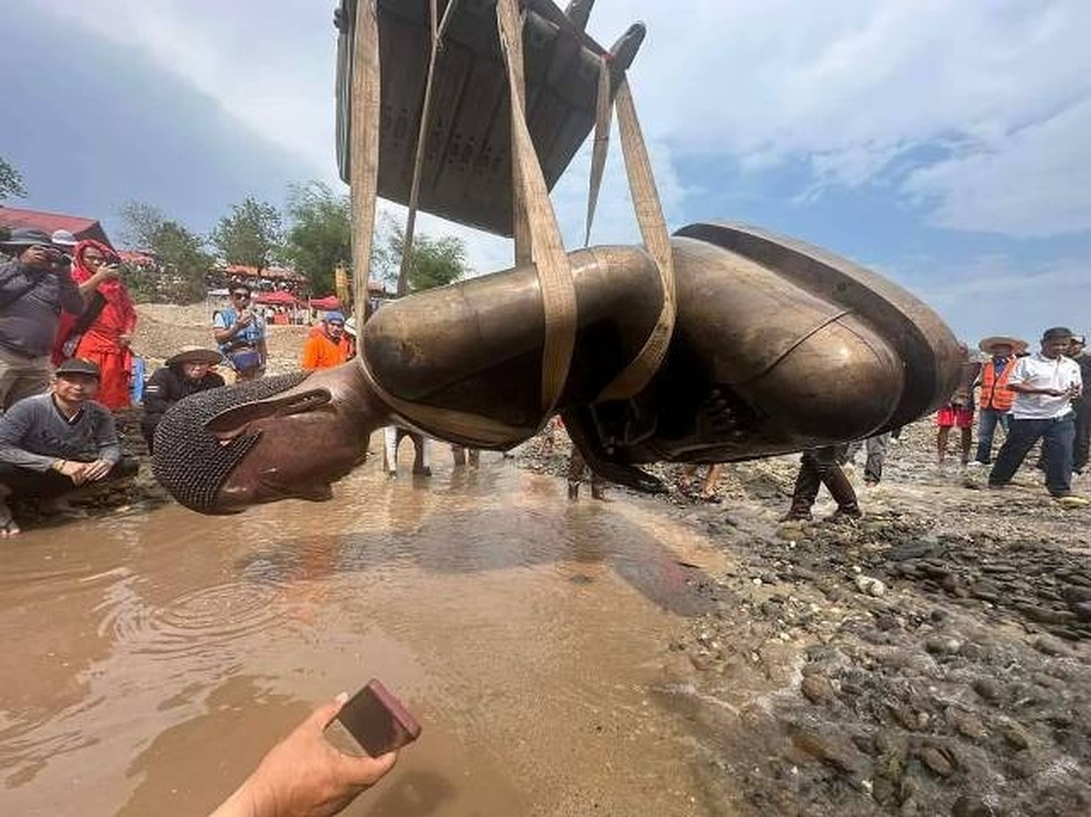 Khai quật pho tượng Phật niên đại 1.000 năm tuổi dưới lòng sông Mekong- Ảnh 2.