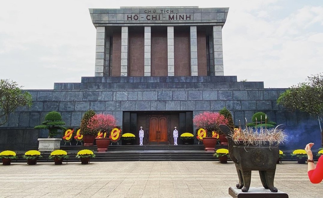 Lễ thượng cờ và giờ tham quan Lăng Chủ tịch Hồ Chí Minh mới nhất mùa hè 2024- Ảnh 5.