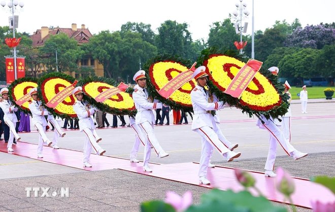 Lãnh đạo Đảng, Nhà nước viếng Chủ tịch Hồ Chí Minh nhân Ngày sinh của Người- Ảnh 2.