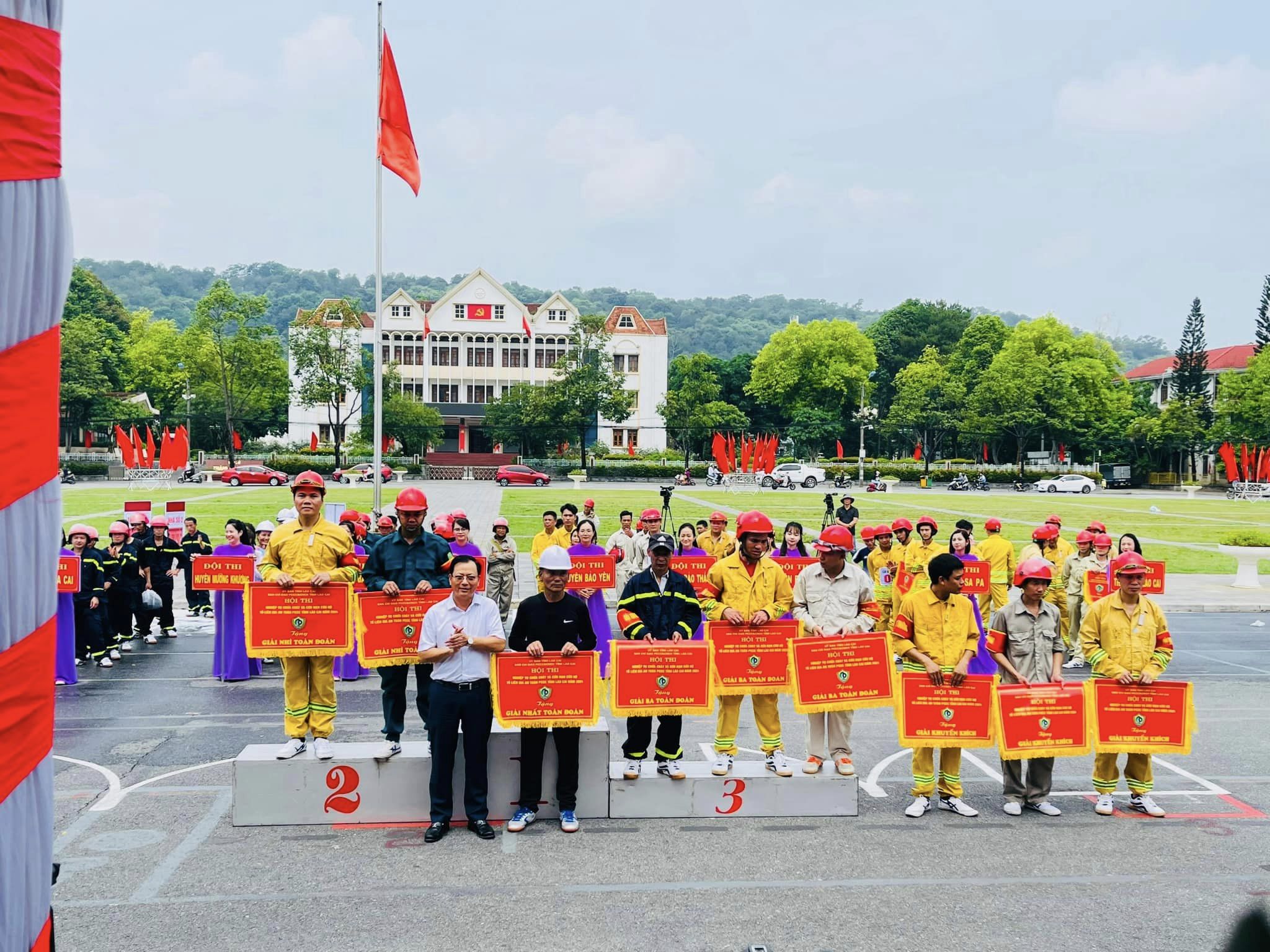 Lào Cai: Tổ chức Hội thi nghiệp vụ chữa cháy và cứu nạn, cứu hộ đối với "Tổ liên gia an toàn PCCC" - Ảnh 1.