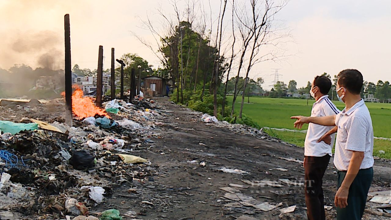 Người dân ở Đông Anh (Hà Nội) khốn khổ vì nạn đốt phế liệu tại bãi rác tự phát từ huyện Yên Phong (Bắc Ninh)- Ảnh 1.