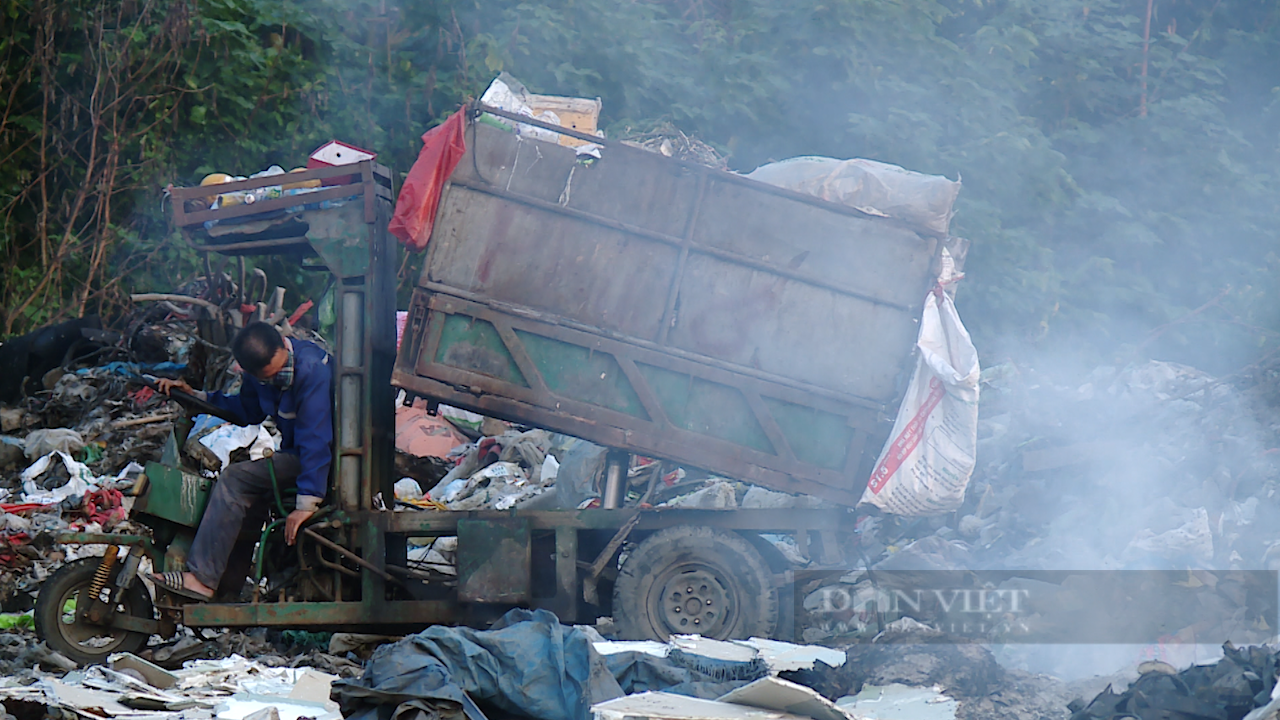 Người dân ở Đông Anh (Hà Nội) khốn khổ vì nạn đốt phế liệu tại bãi rác tự phát từ huyện Yên Phong (Bắc Ninh)- Ảnh 2.