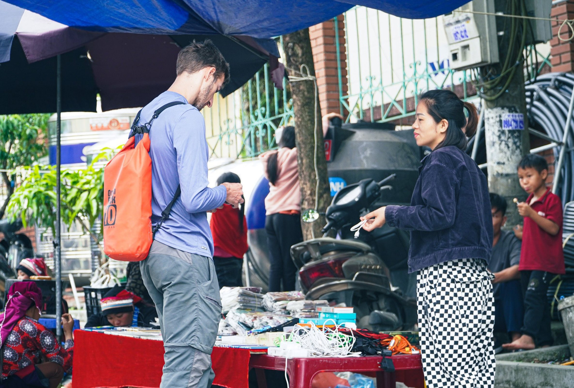 Vô số đặc sản núi rừng độc lạ trong phiên chợ vùng cao độc đáo ở mảnh đất địa đầu Tổ quốc- Ảnh 17.