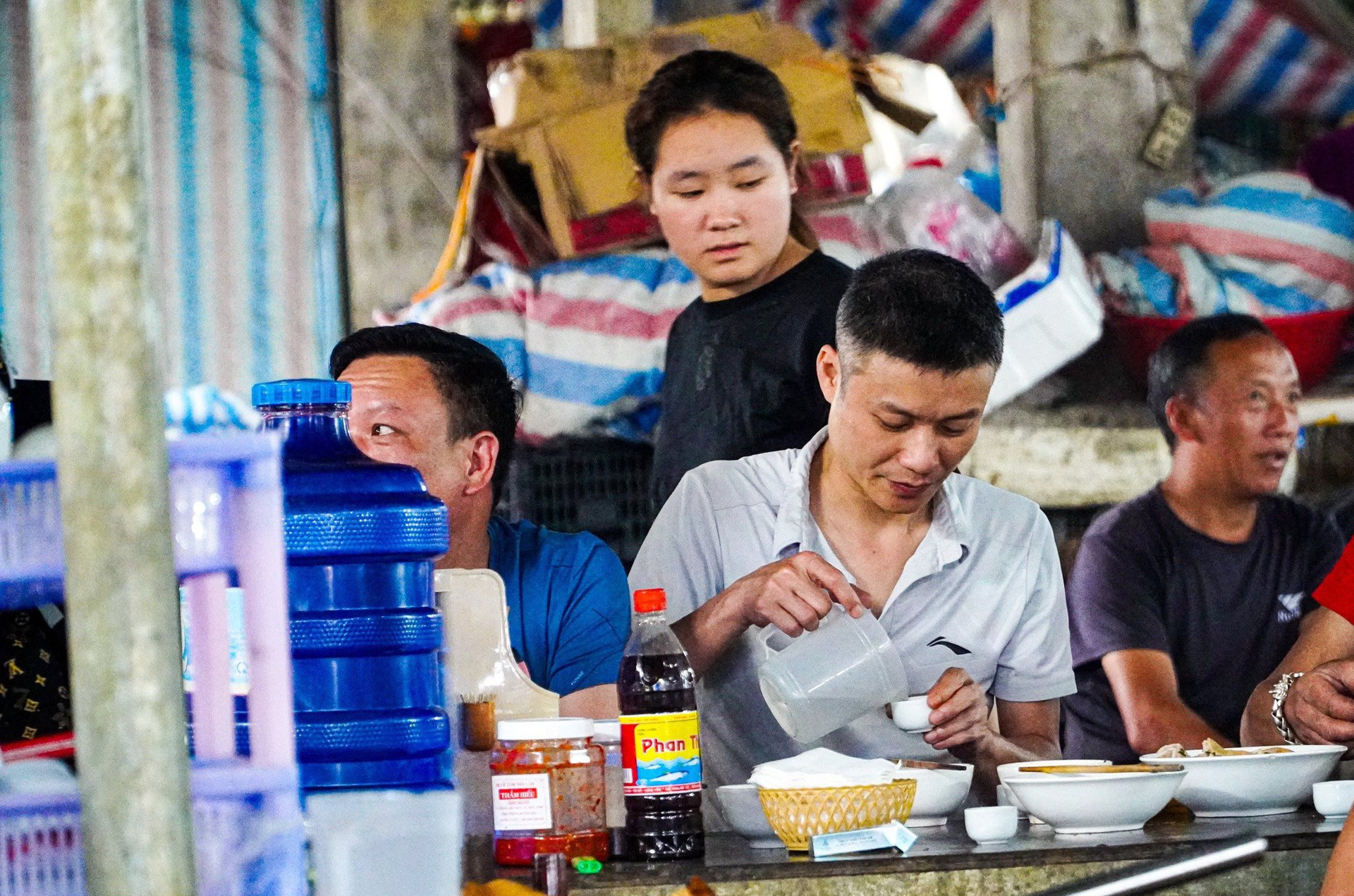 Vô số đặc sản núi rừng độc lạ trong phiên chợ vùng cao độc đáo ở mảnh đất địa đầu Tổ quốc- Ảnh 14.