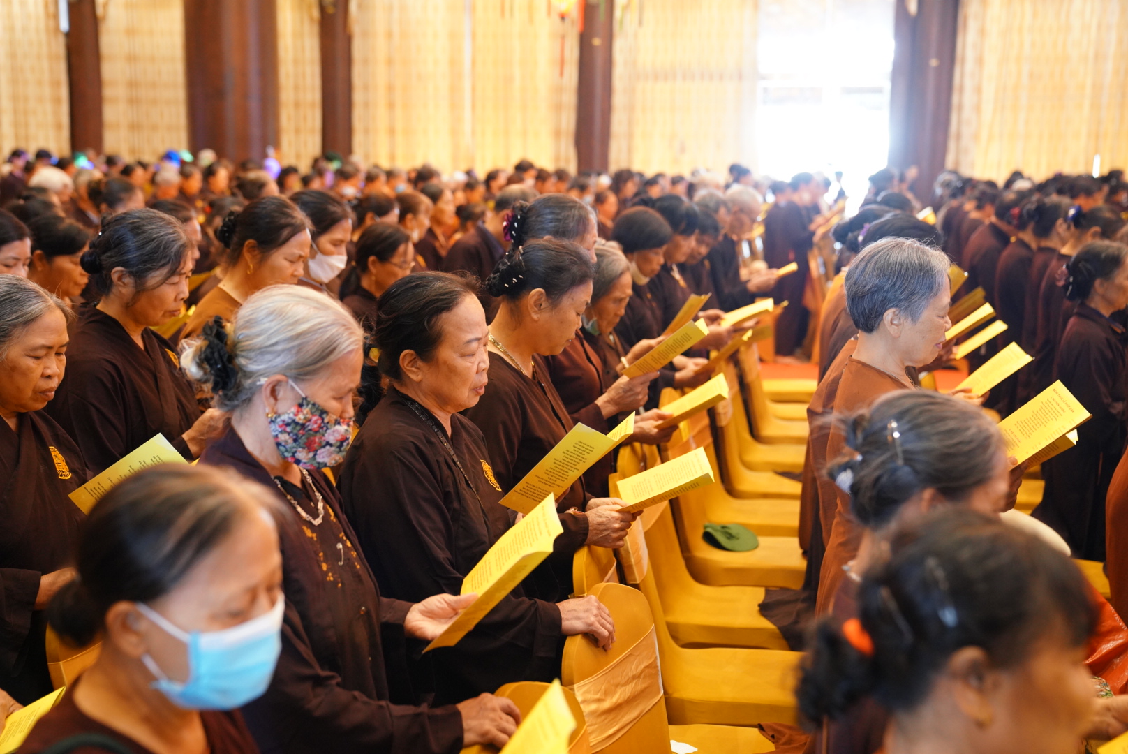 Nghi thức tắm Phật truyền thống trong Đại lễ Phật đản ở chùa Tam Chúc - Ảnh 3.