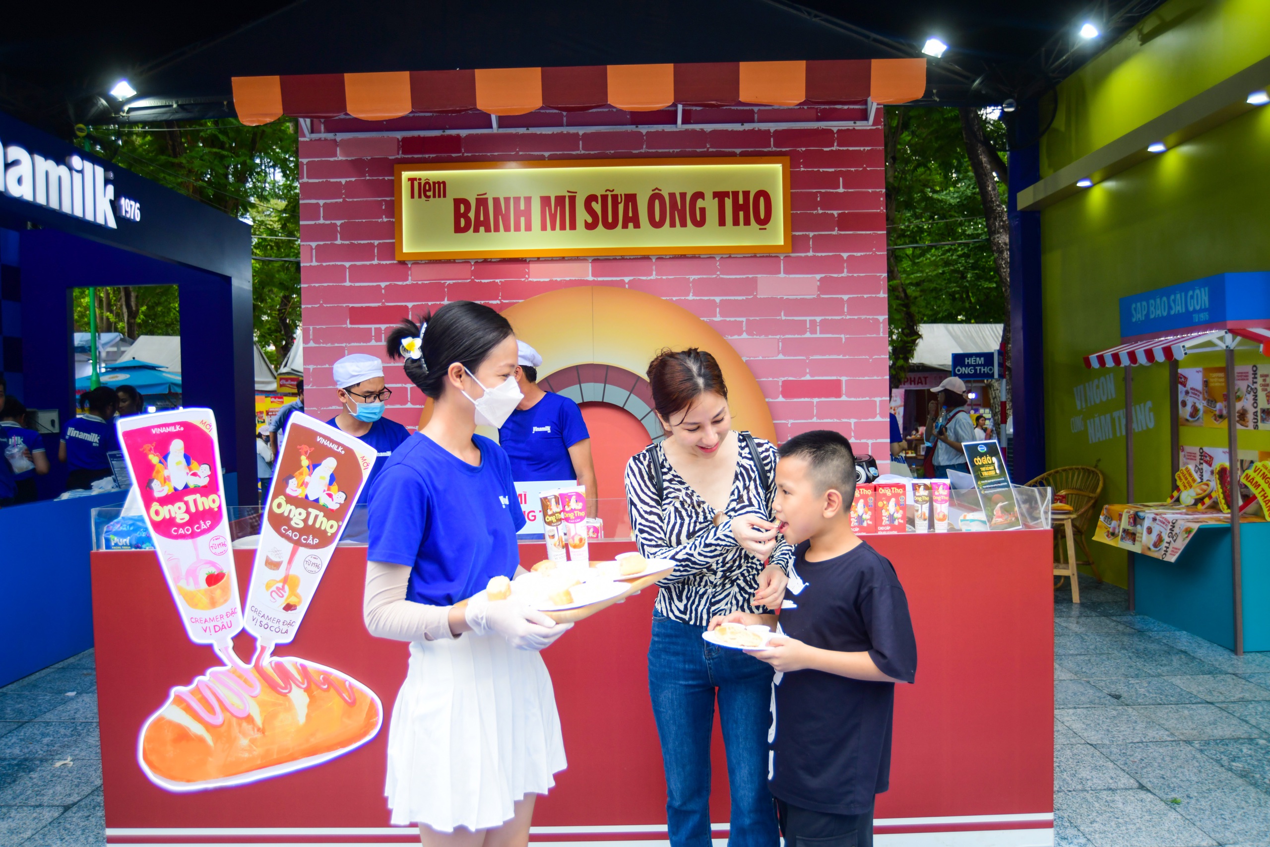 Vinamilk và sữa đặc Ông Thọ tôn vinh ẩm thực Việt với các món ăn ấn tượng tại lễ hội bánh mì 2024- Ảnh 4.