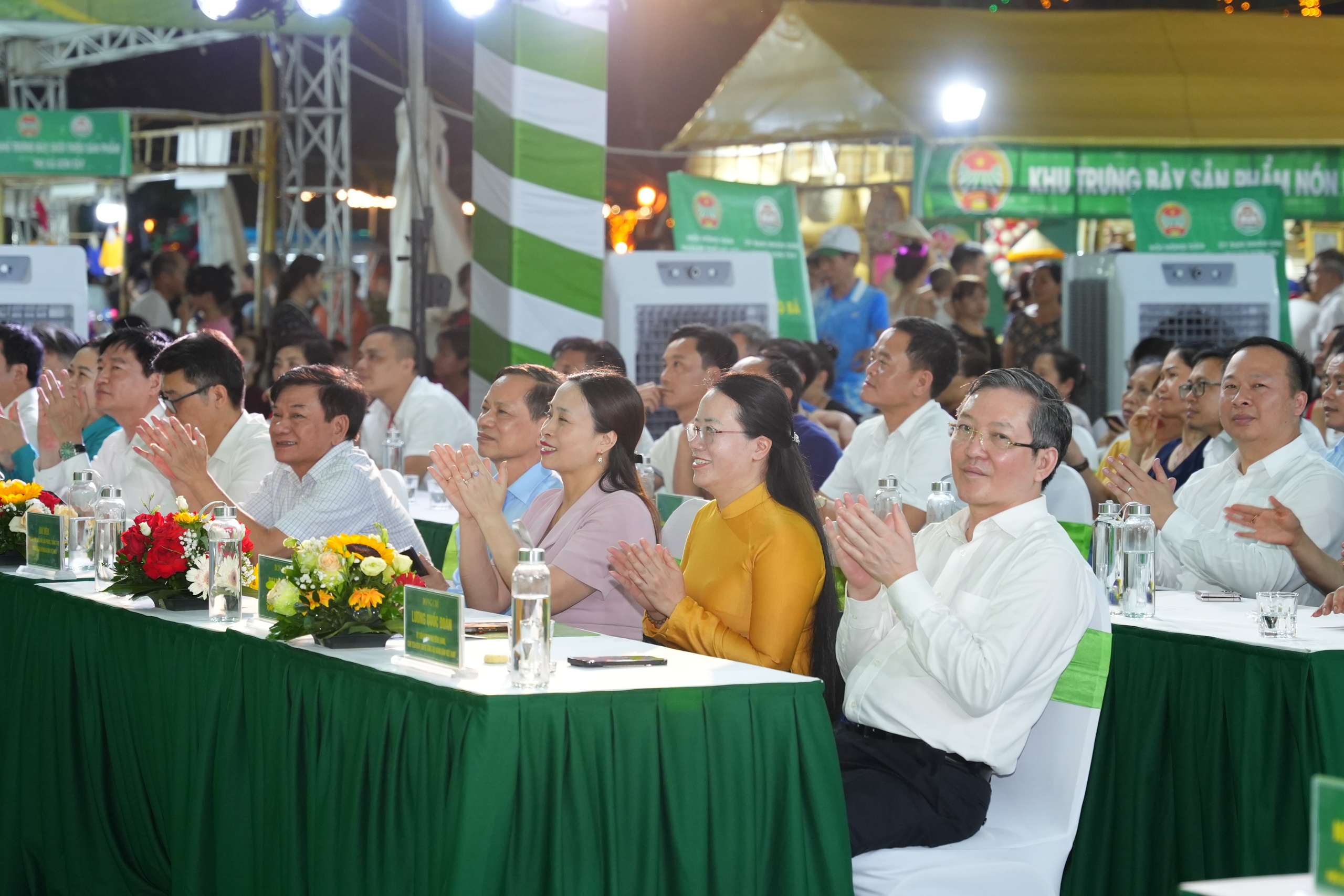 Chủ tịch Hội Nông dân Việt Nam Lương Quốc Đoàn dự lễ khai mạc Tuần hàng quảng bá, giới thiệu nông sản chất lượng cao- Ảnh 1.
