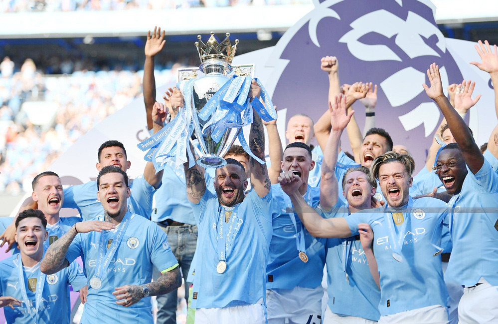 Man City cuồng nhiệt ăn mừng chức vô địch Premier League lịch sử- Ảnh 3.