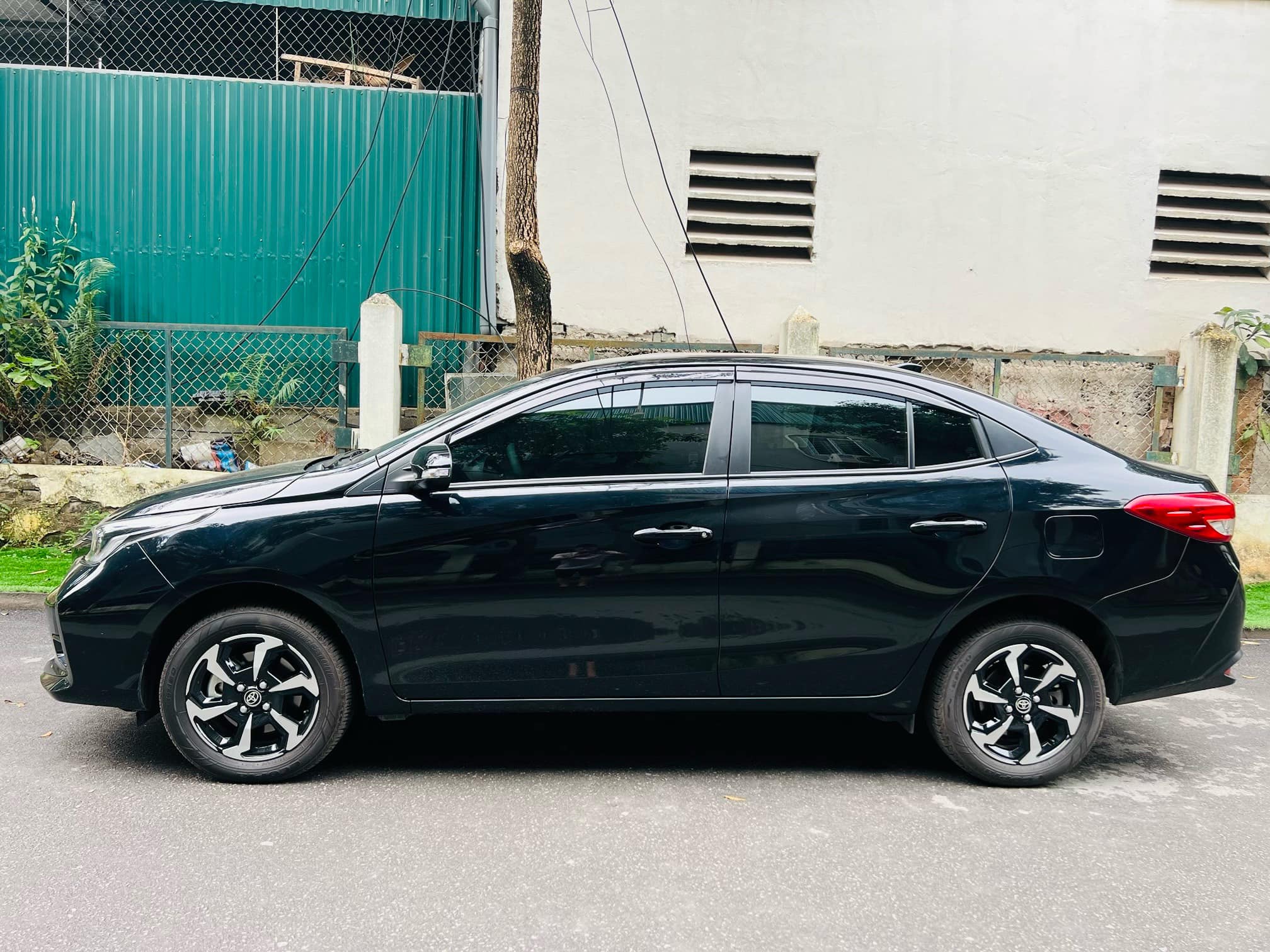 Tròn 1 năm lăn bánh, Toyota Vios có giá khó tin- Ảnh 2.