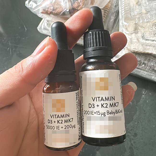 Uống nhầm vitamin D dành cho người lớn, bé 6 tháng ngộ độc nặng- Ảnh 1.